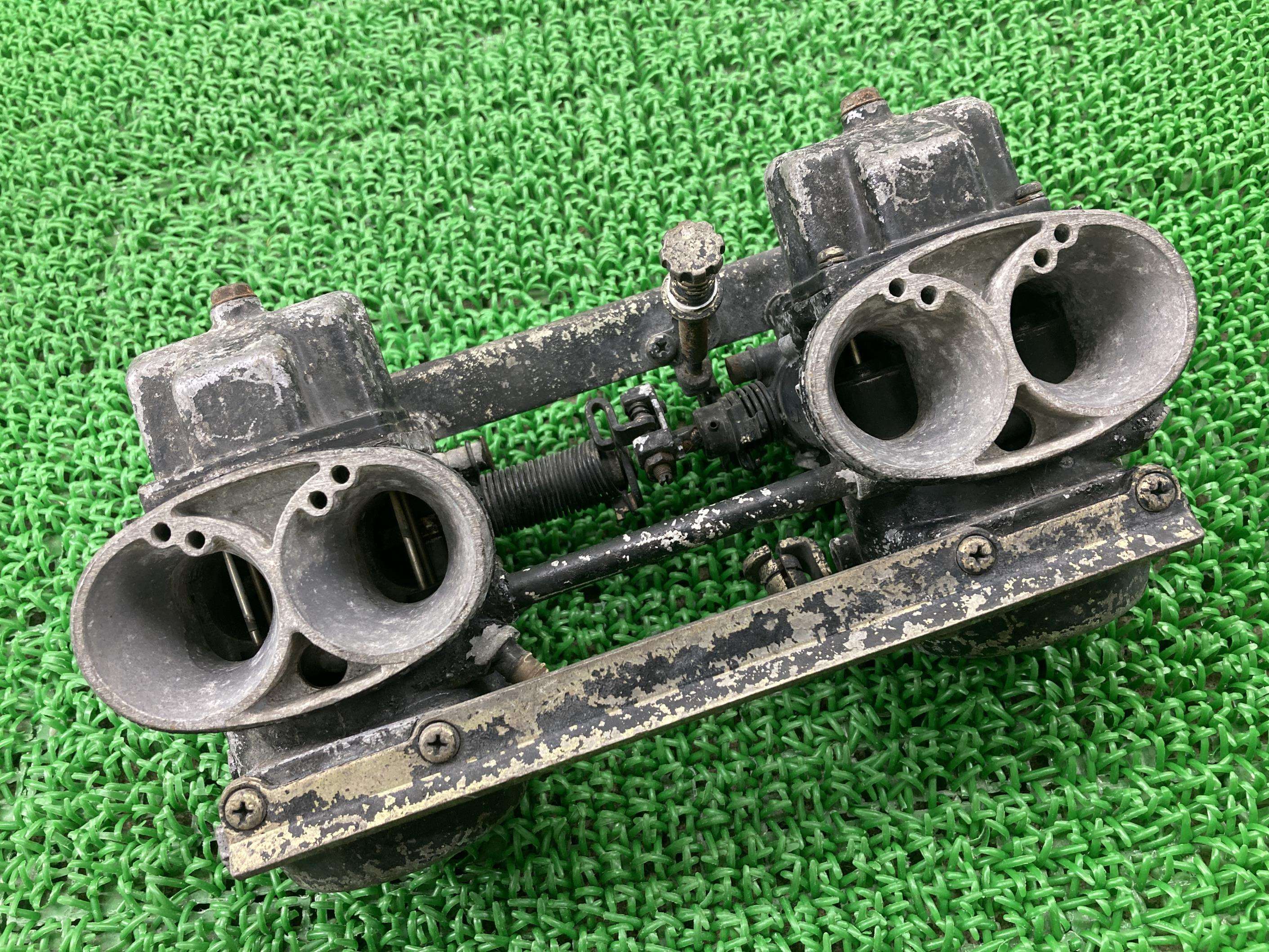 GSX400FW キャブレター スズキ 純正 バイク 部品 GK71A 修復素材やカスタム素材に 割れ欠け無し 品薄 希少品 車検 Genuine 【中古】 uC