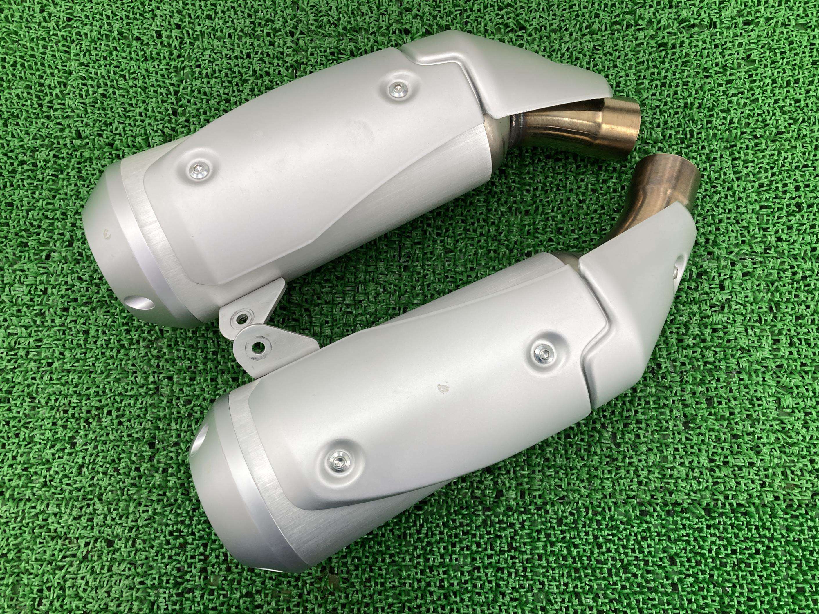 スクランブラー1100 サイレンサーマフラー 左右 ドゥカティ 純正 バイク 部品 573.1.457.1A 574.1.457.1A スクランブラー1100スポーツ コケキズ無し 車検 Genuine 【中古】｜ティーエスパーツ　店