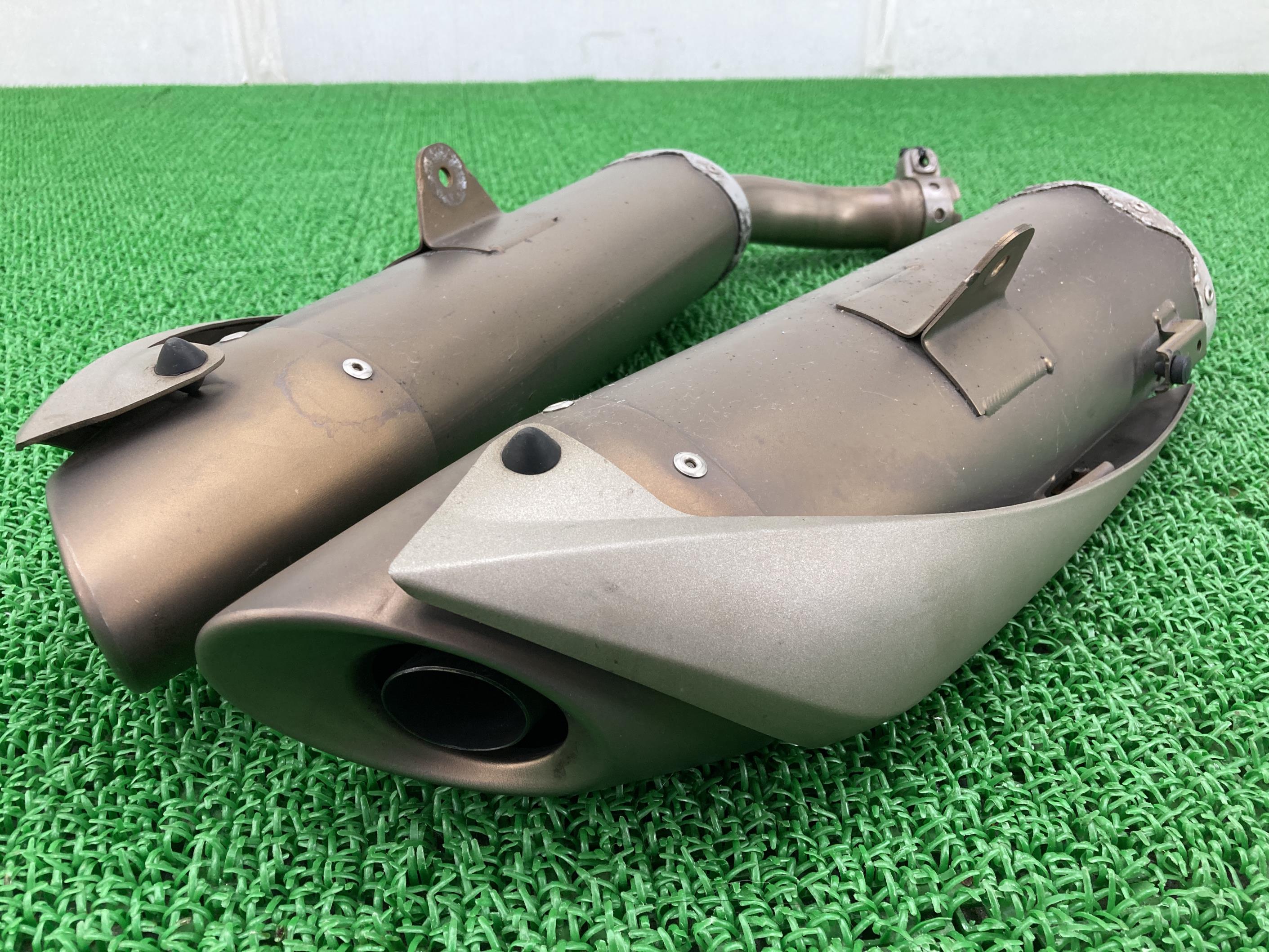 YZF-R1 サイレンサーマフラー 5VY ヤマハ 純正 バイク 部品 RN13 RN15 コケキズ無し 凹み無し そのまま使える 車検 Genuine 【中古】 Nz｜ティーエスパーツ　店