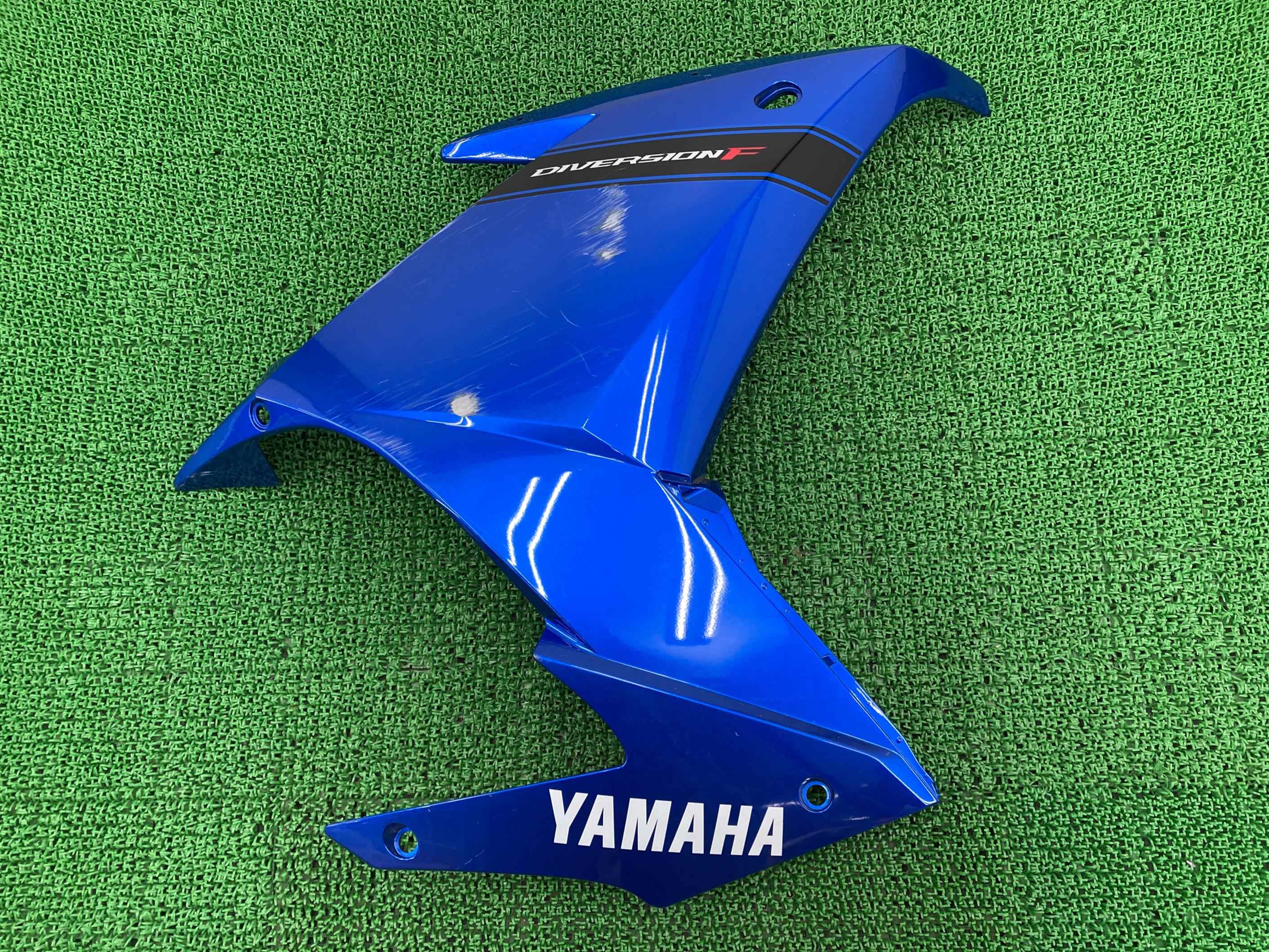 在庫処分 ヤマハ 純正 バイク 部品 Xj6ディバージョンf サイドカウル 純正右 青m