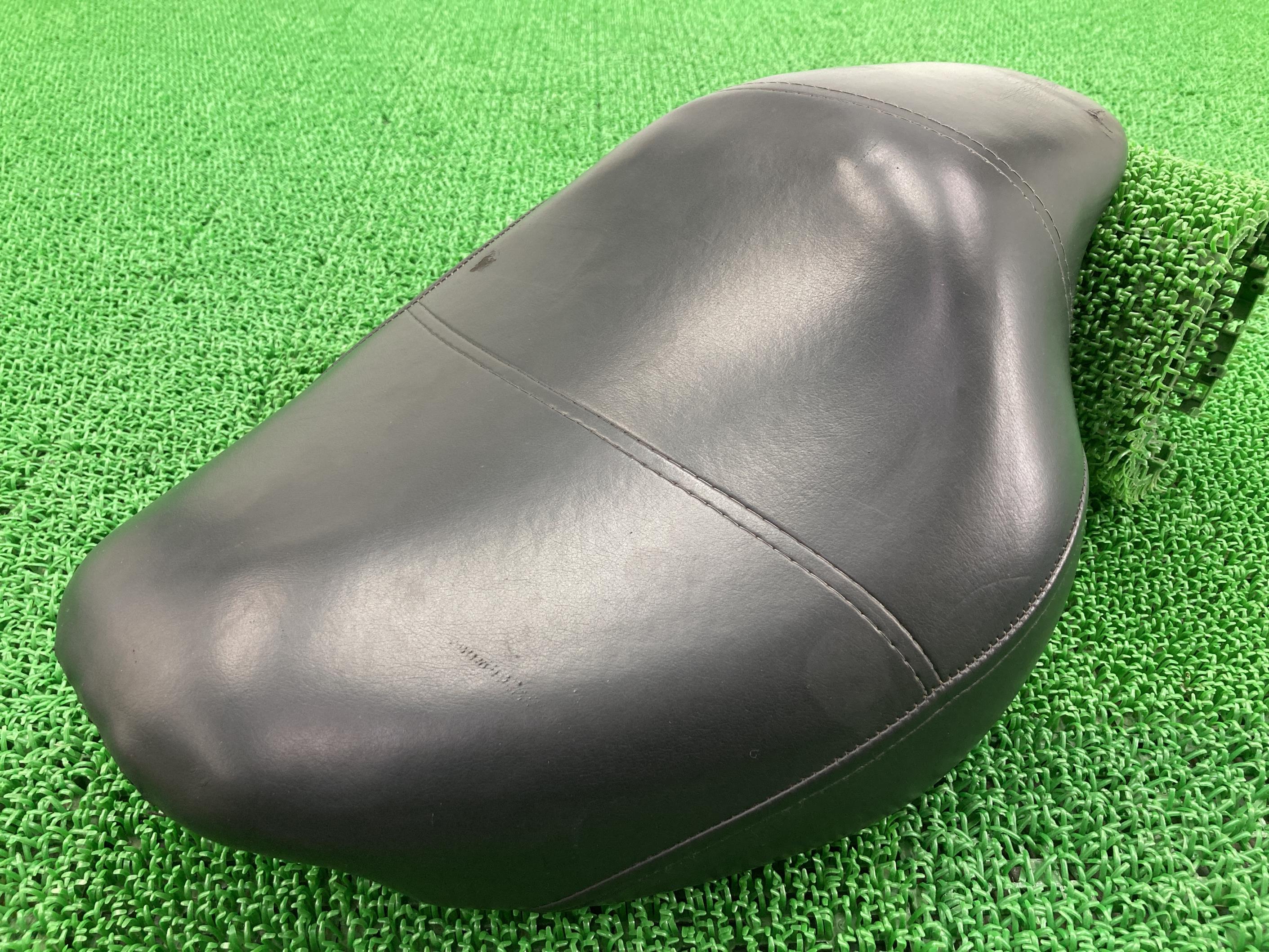 マグナ50シートホンダ純正バイク部品AC13-1004***修復素材にカスタム素材にそのまま使える車検Genuine【中古】