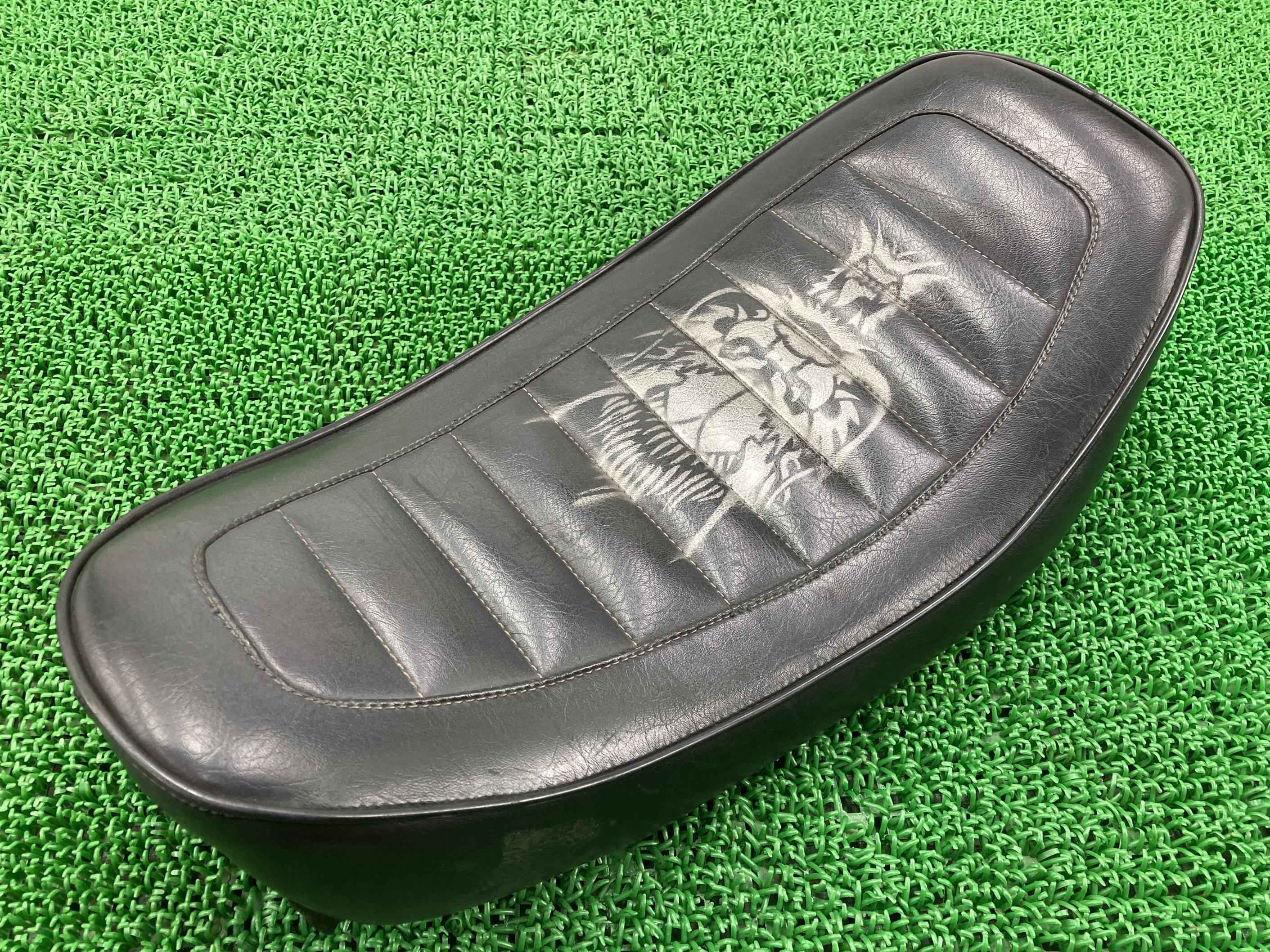 FXDL1450 シート 1HD1GDV13YY324*** 社外 バイク 部品 96-03年式 カスタム素材に 修復素材に ダイナローライダー 【中古】 Zm|ティーエスパーツ 店