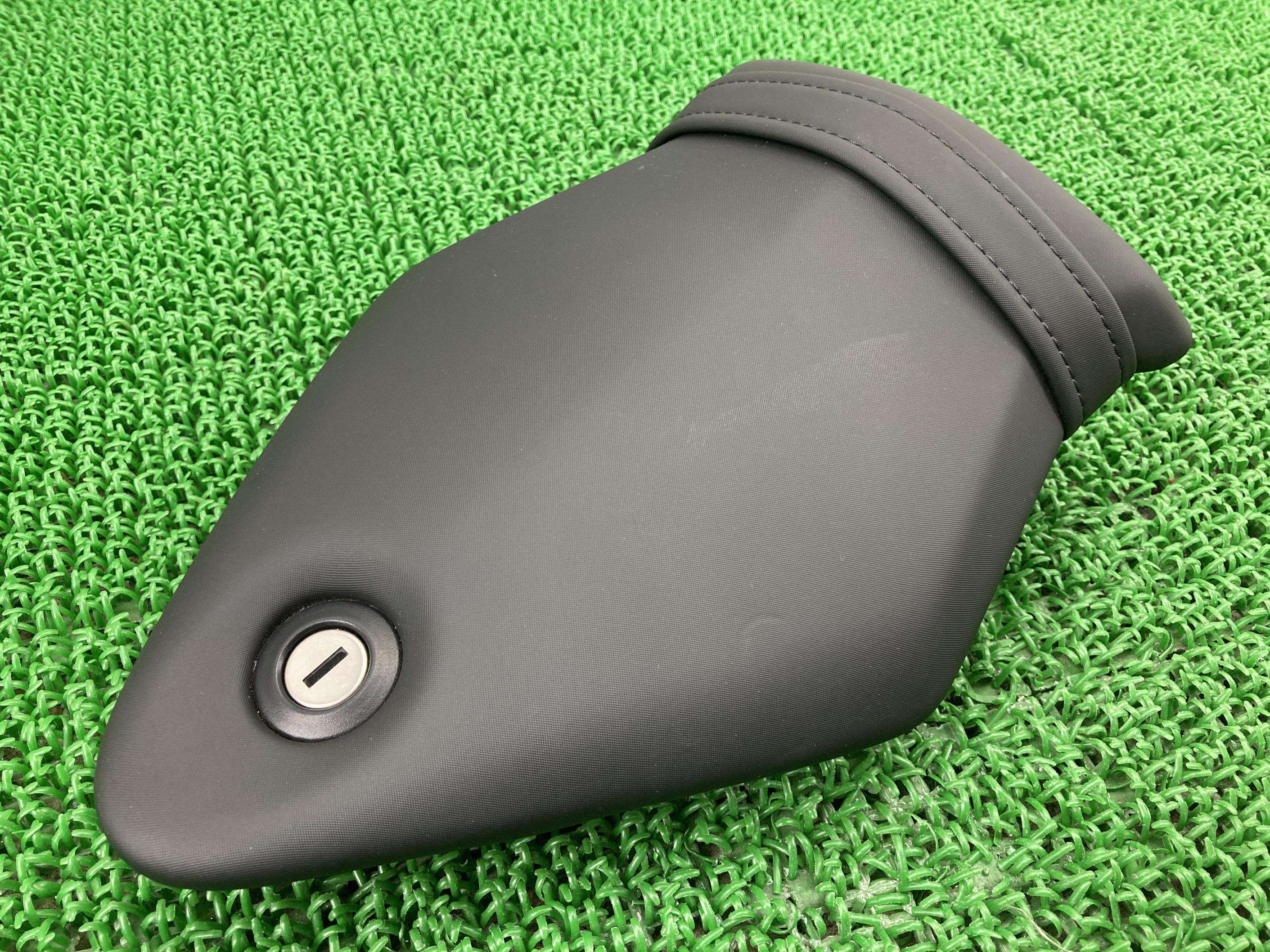 S1000RR タンデムシート 668833-10 WB1052403CZ035*** BMW 純正 バイク 部品 2012年式外し コンディション良好 破れ無し 品薄 車検 Genuine 【中古】 Ln