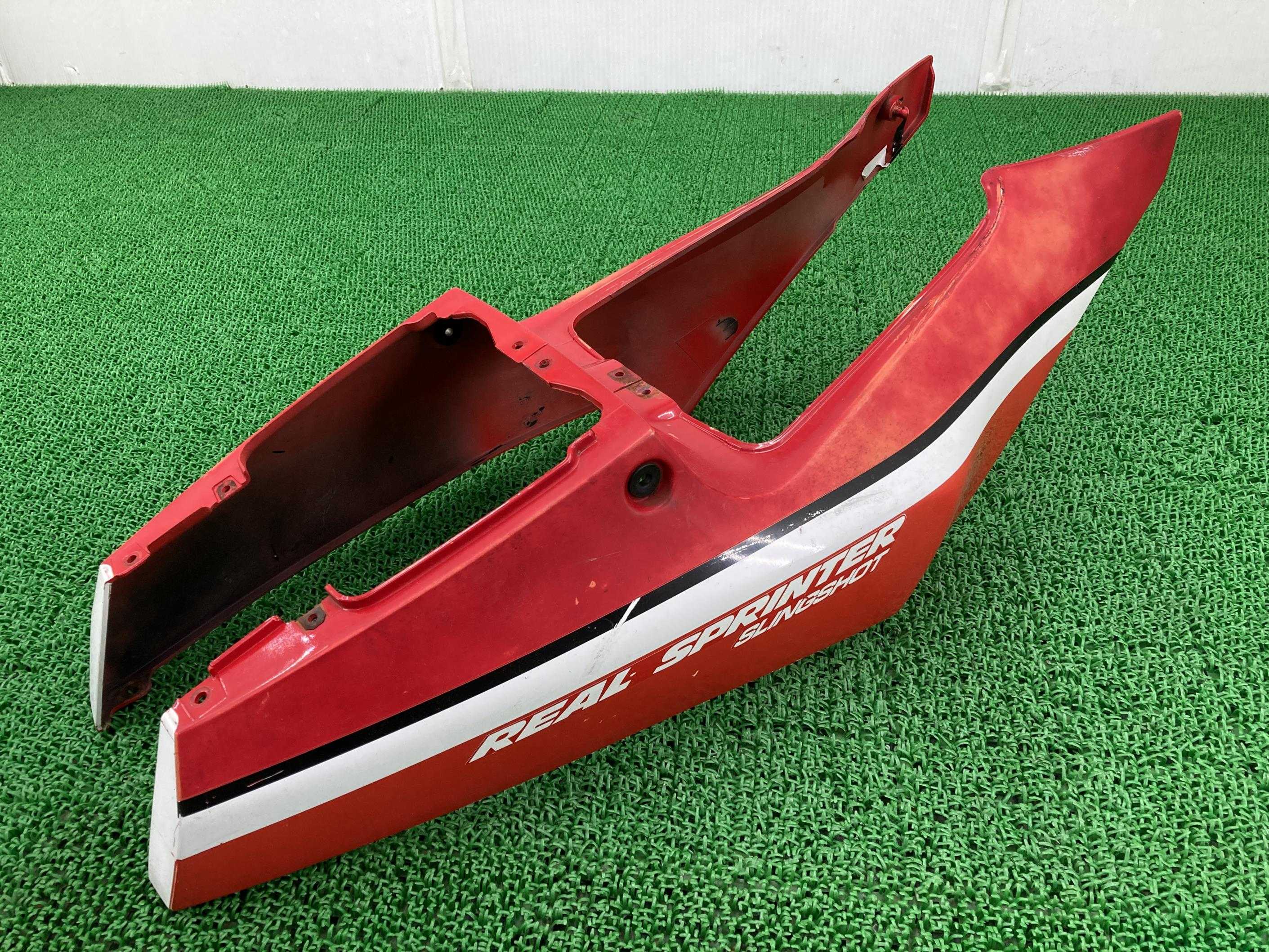 RGV250ガンマ シートカウル 左右 赤 スズキ 純正 バイク 部品 VJ21A 47111-12C0 47211-12C0 コケキズ無し そのまま使える 車検 Genuine 【中古】｜ティーエスパーツ　店