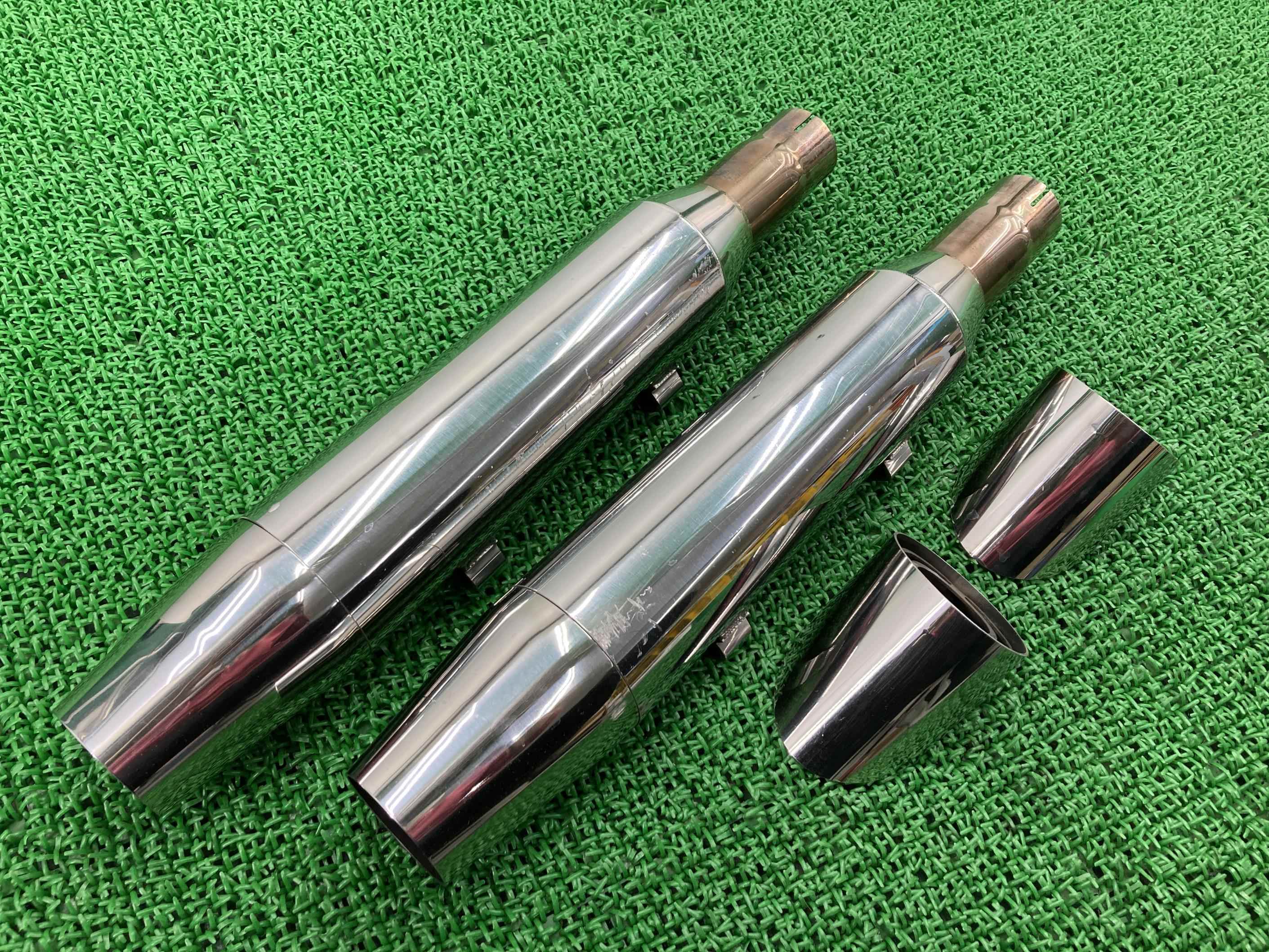 ソフテイルサイレンサーマフラー社外バイク部品スリップオンテーパーエンドスラッシュカット交換可能2度おいしい【中古】