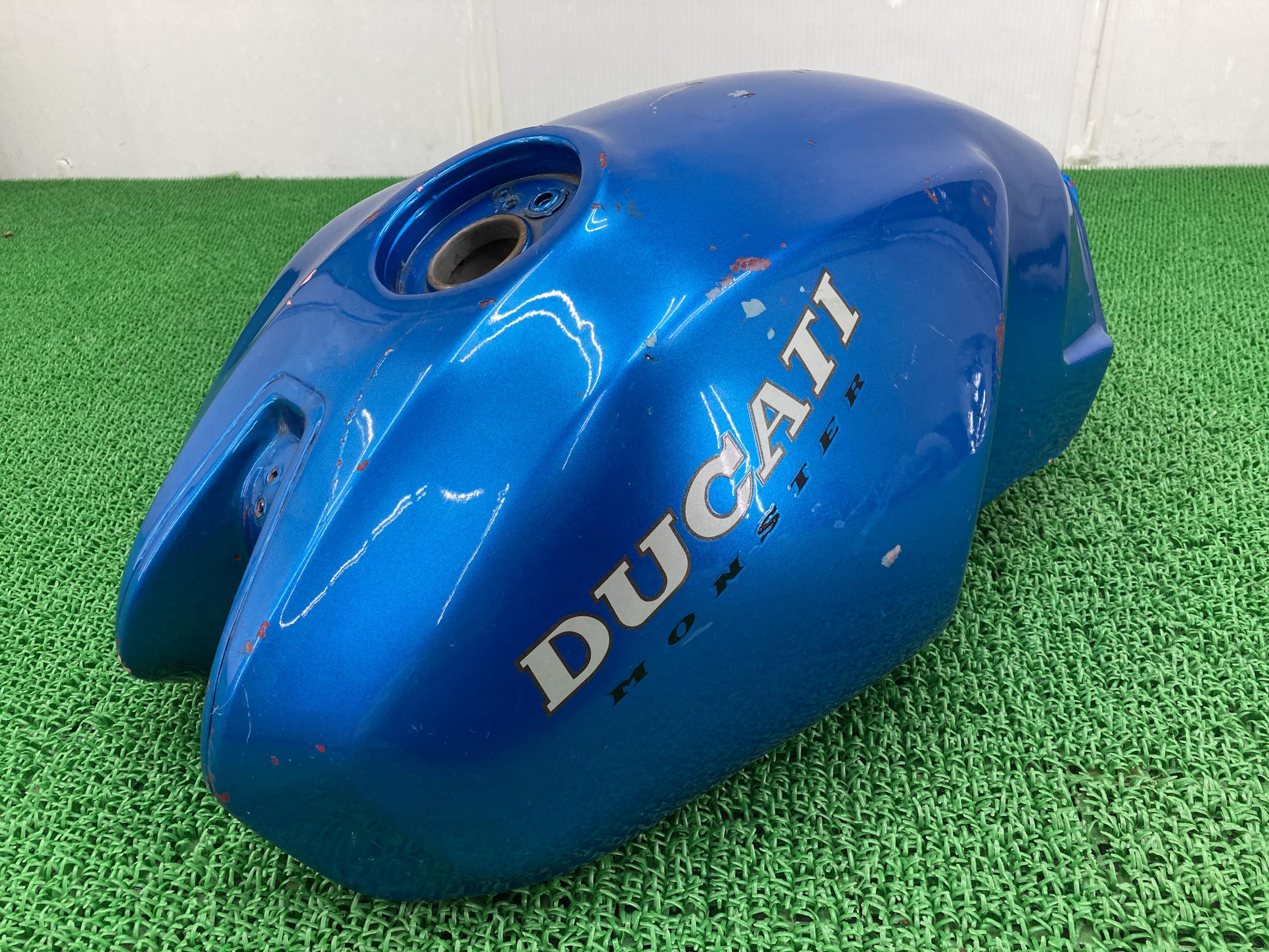 モンスター900タンク青Mドゥカティ純正バイク部品M90093年式？キャブ車自家塗装コケキズ無し穴あき無し修復素材やペイント素材に車検Genuine【中古】