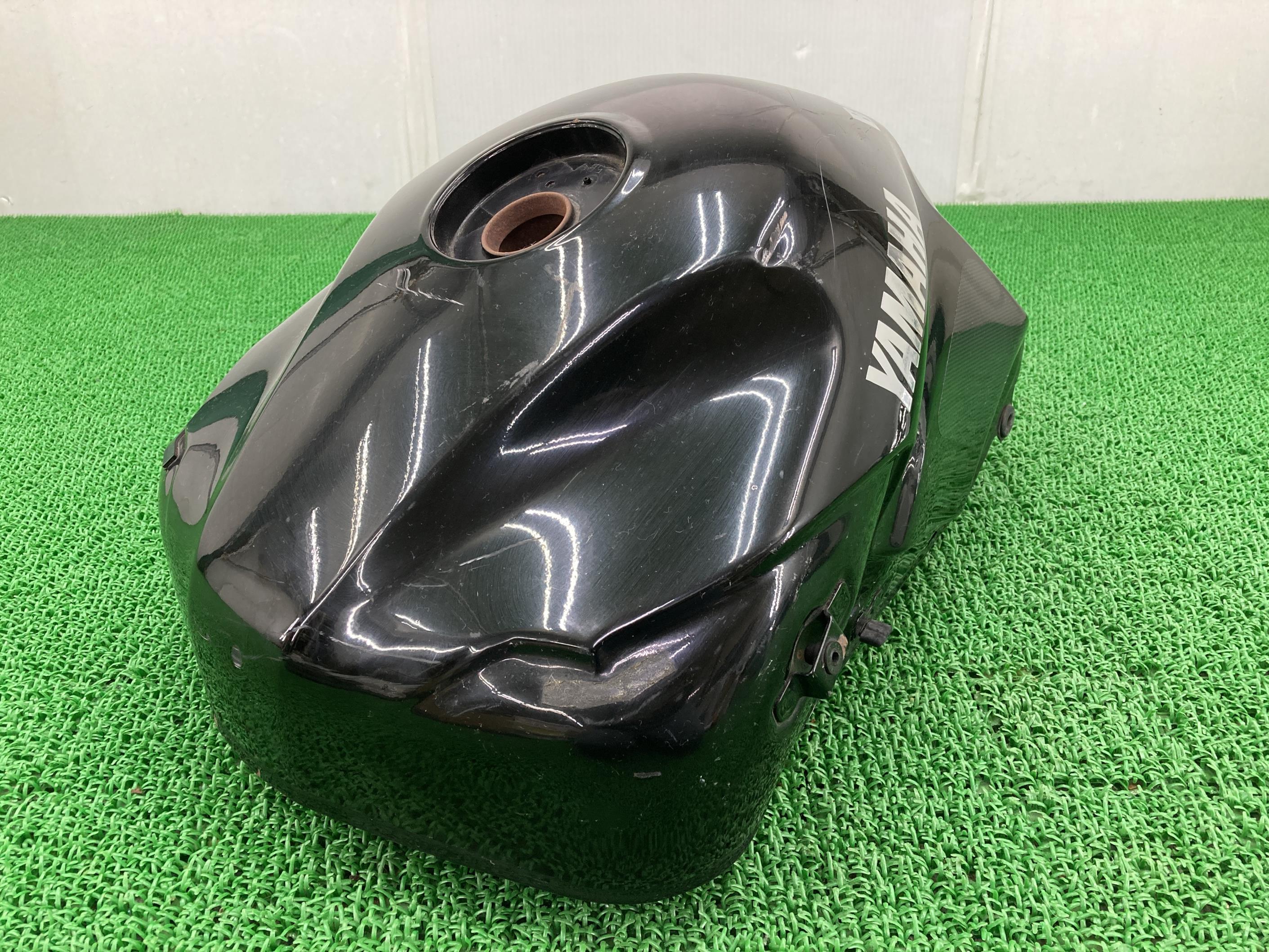 TDM900 タンク 黒 ヤマハ 純正 バイク 部品 穴あき無し 修復素材やペイント素材に 車検 Genuine 【中古】｜ティーエスパーツ　店