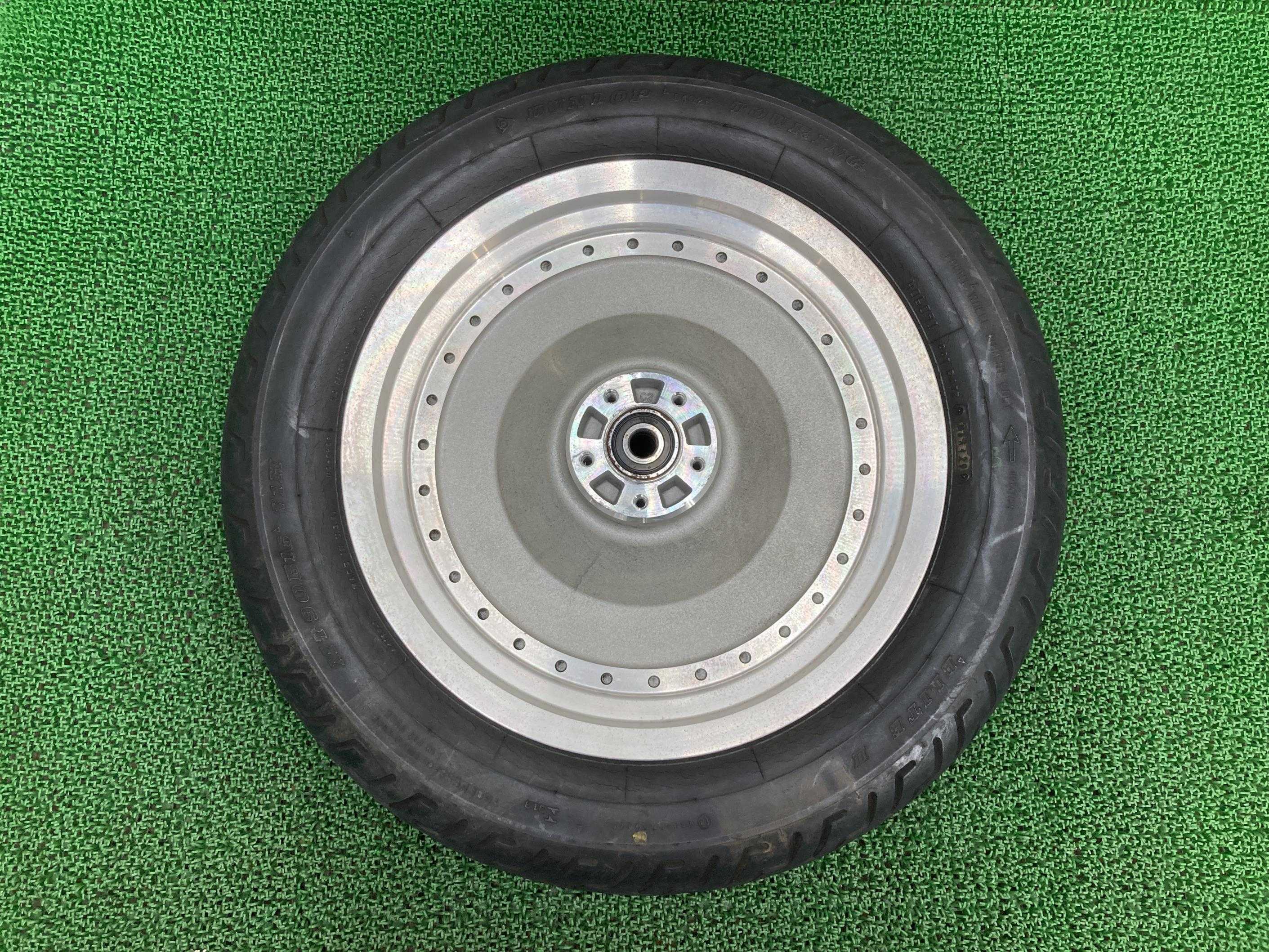 FLSTF1450 フロントホイール 1HD1BMY19YY038*** ハーレー 純正 バイク 部品 2000年式外し ソフテイル ファットボーイ コンディション良好 曲がり無し 品薄 車検 Genuine 【中古】 qR