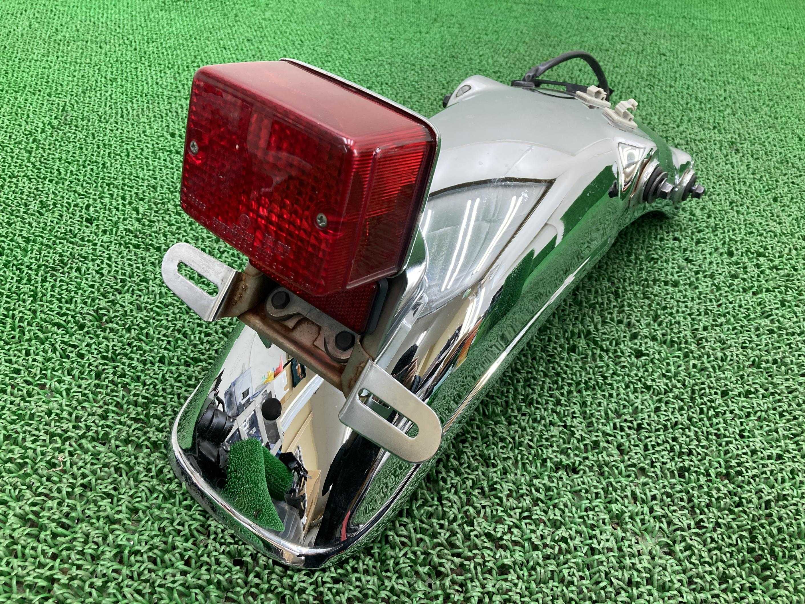SR400 リアフェンダー ヤマハ 純正 バイク 部品 コケキズ無し 品薄 希少品 テールランプ RH03J 車検 Genuine 【中古】 Hm｜ティーエスパーツ　店