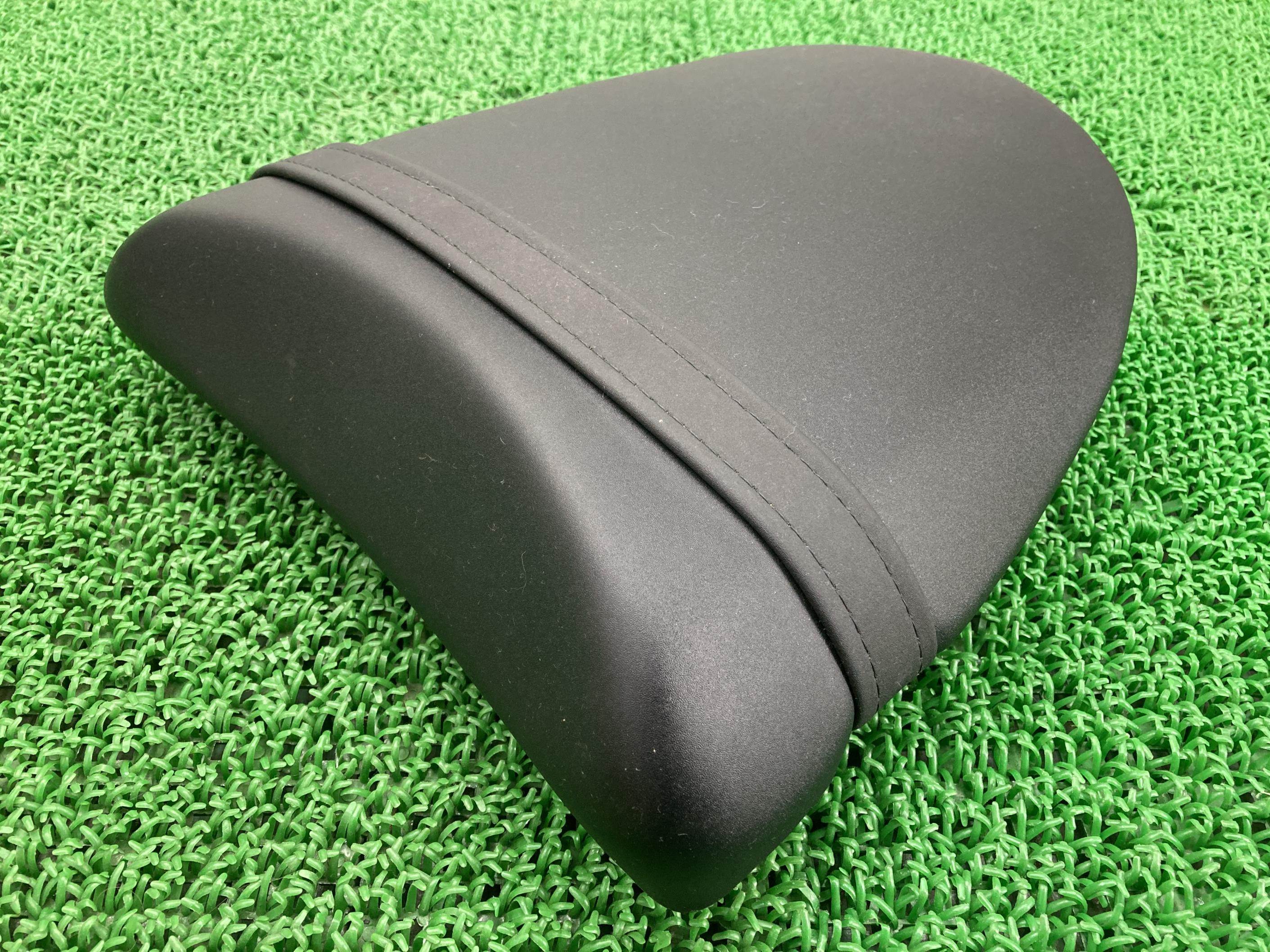 ZX-10R タンデムシート カワサキ 純正 バイク 部品 美品 2004年式外し ZXT00C-004*** 破れ無し そのまま使える 車検 Genuine 【中古】