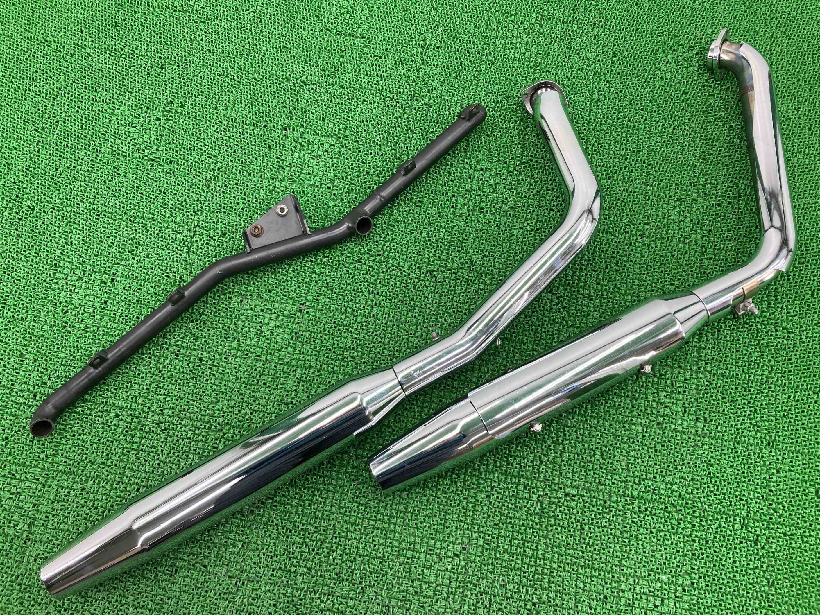 FLSTC1450 マフラー ハーレー 純正 バイク 部品 2000年式外し 1HD1BJY11YY015*** 00-06年 北米仕様 FLSTCI 車検 Genuine 【中古】｜ティーエスパーツ　店 53,880円