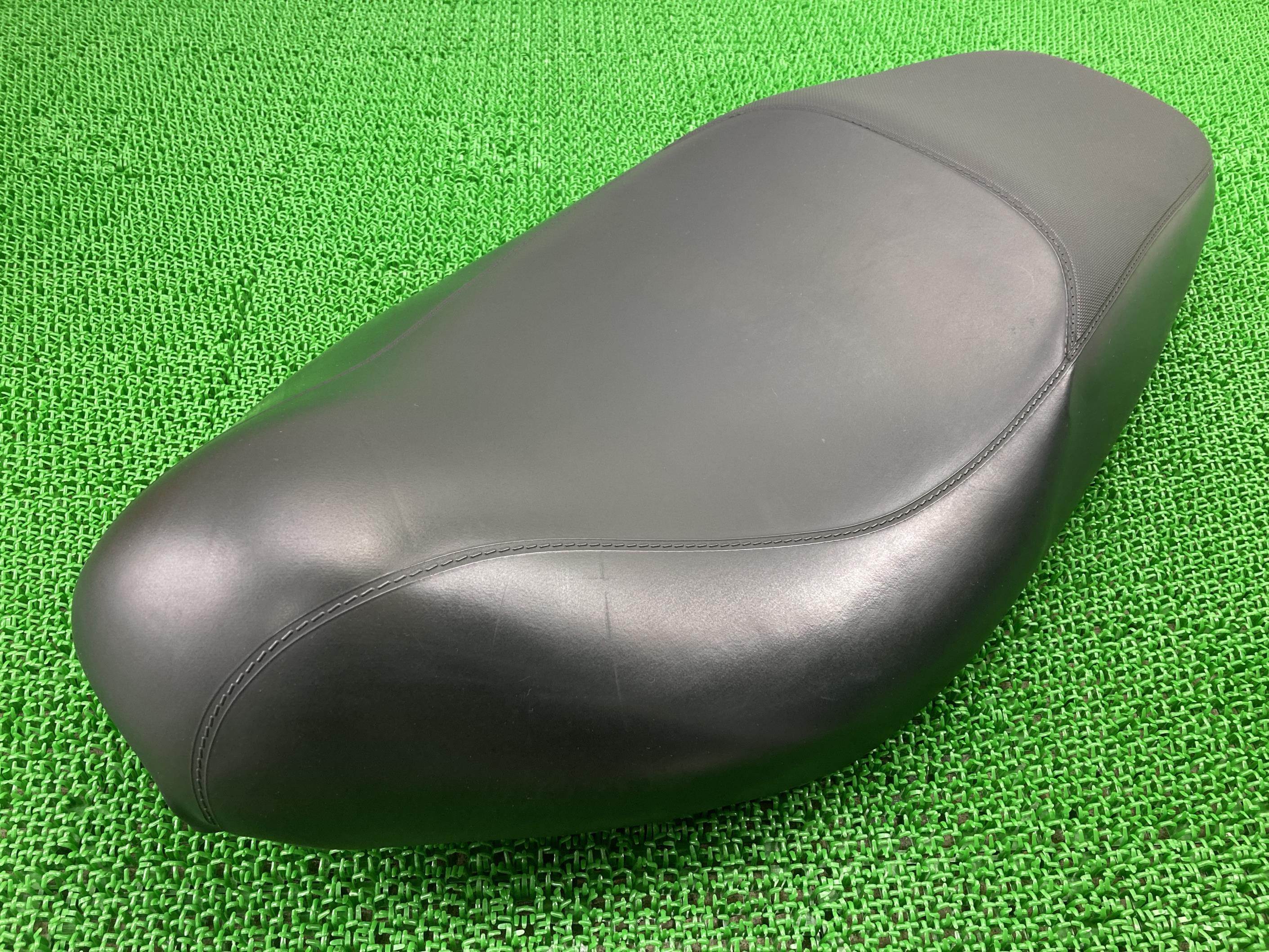 ランナーFXR180 シート AZPM0800003031*** ピアジオ 純正 バイク 部品 2003年式外し AZPM08 ジレラ コンディション良好 破れ無し 品薄 車検 Genuine 【中古】 Go
