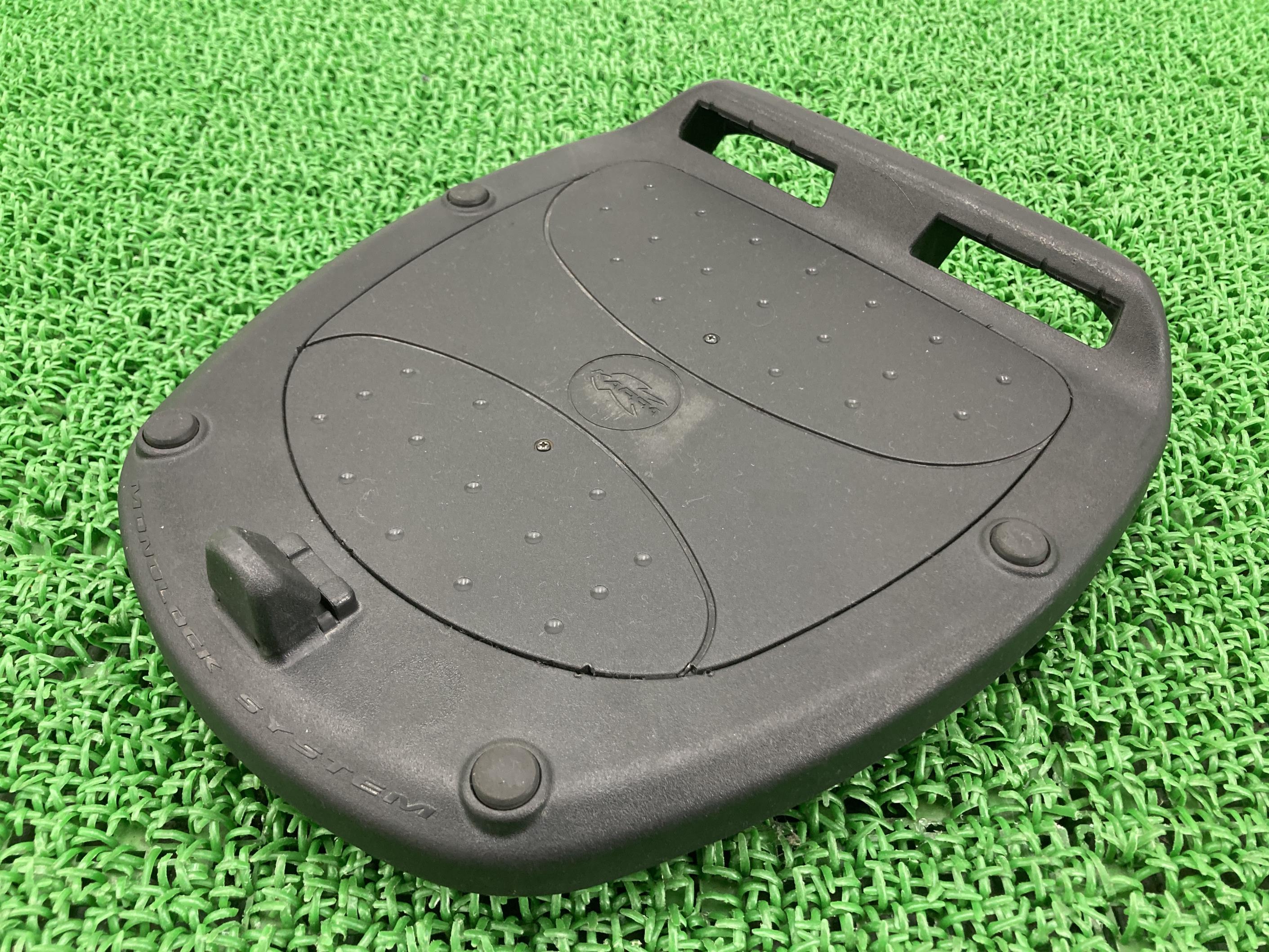 KAPPA製モノロックプレート社外バイク部品トップケースプレートモノロックべース割れ欠け無しそのまま使える【中古】