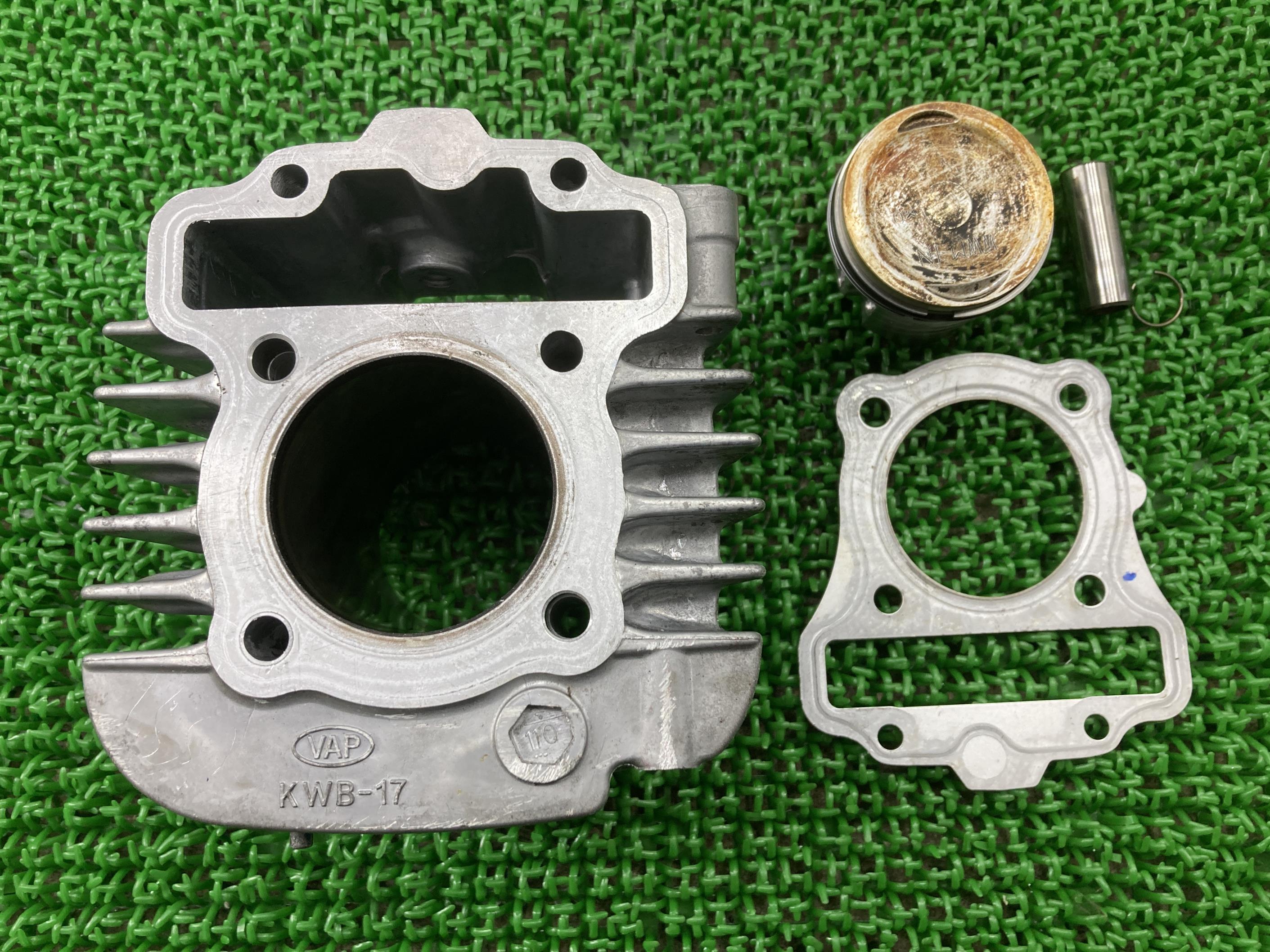 カブ110 CUBシリンダー エンジン12100-K88-L00純正