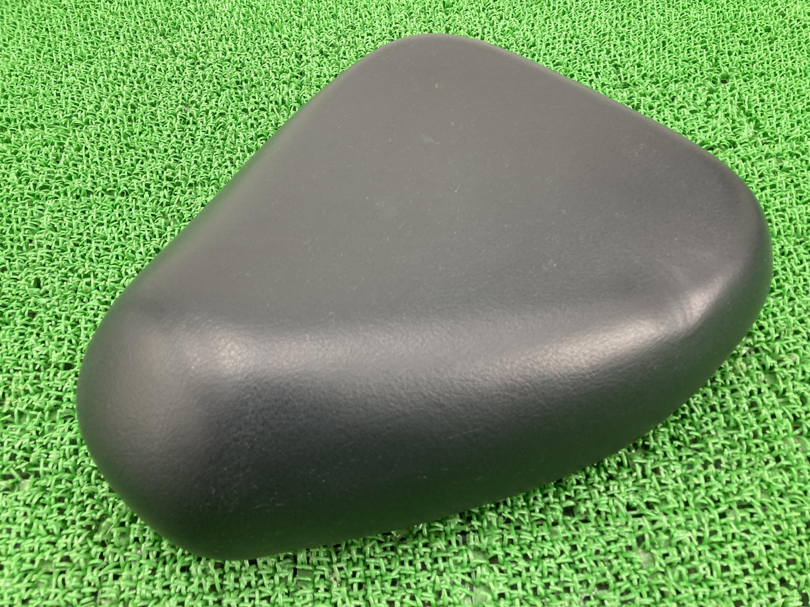 チョイノリ シート スズキ 純正 バイク 部品 美品 CZ41A 破れ無し 機能的問題なし そのまま使える 車検 Genuine 【中古】｜ティーエスパーツ　店
