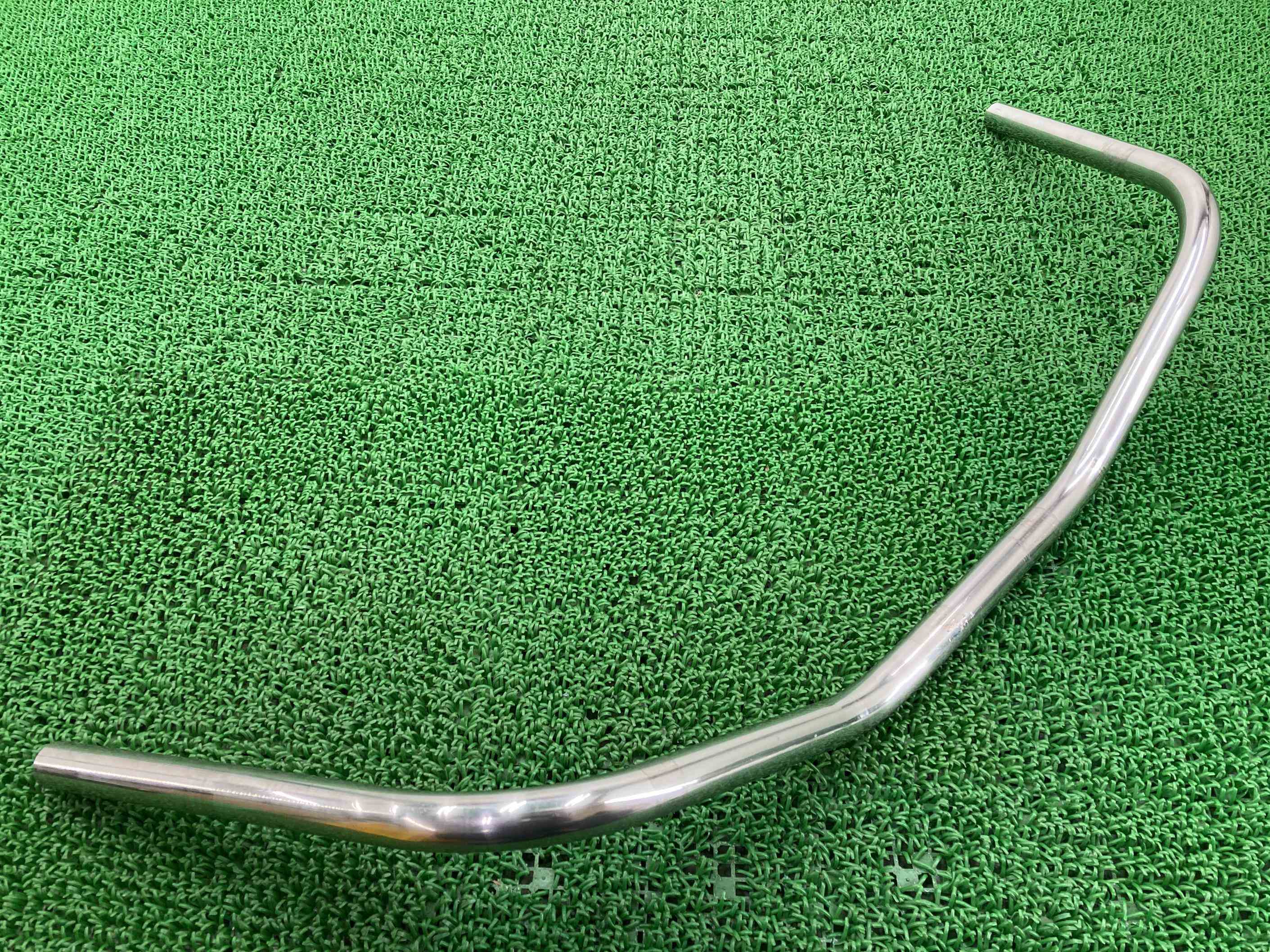 ハーレーハンドル社外バイク部品ドラッグスターバルカンなどの大型アメリカンに曲がり無しそのまま使えるカスタム素材にシャドウ750ドラッグスター1100クラシックバルカン1500クラシックワルキューレロイヤルスター【中古】|ティーエスパーツ 店
