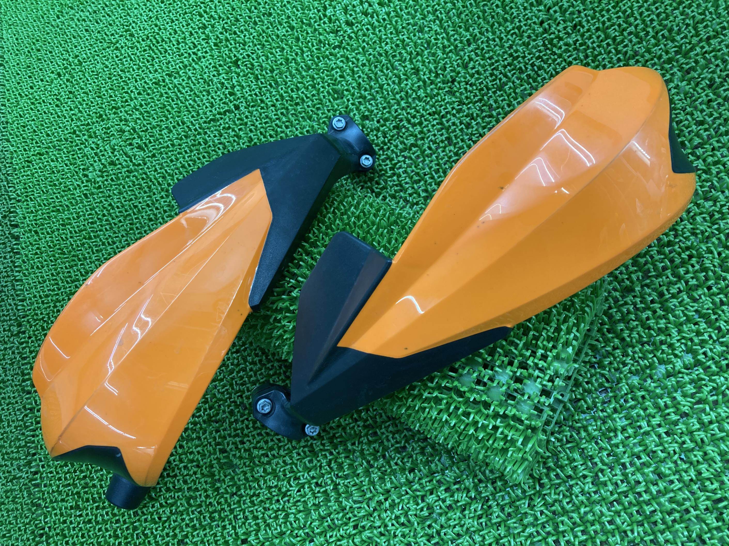390 200 125デューク ナックルガード 左右 橙 780.02.980.000 KTM 純正 バイク 部品 バーエンド 割れ欠け無し 品薄 希少品 車検 Genuine 【中古】 Ap|ティーエスパーツ 店