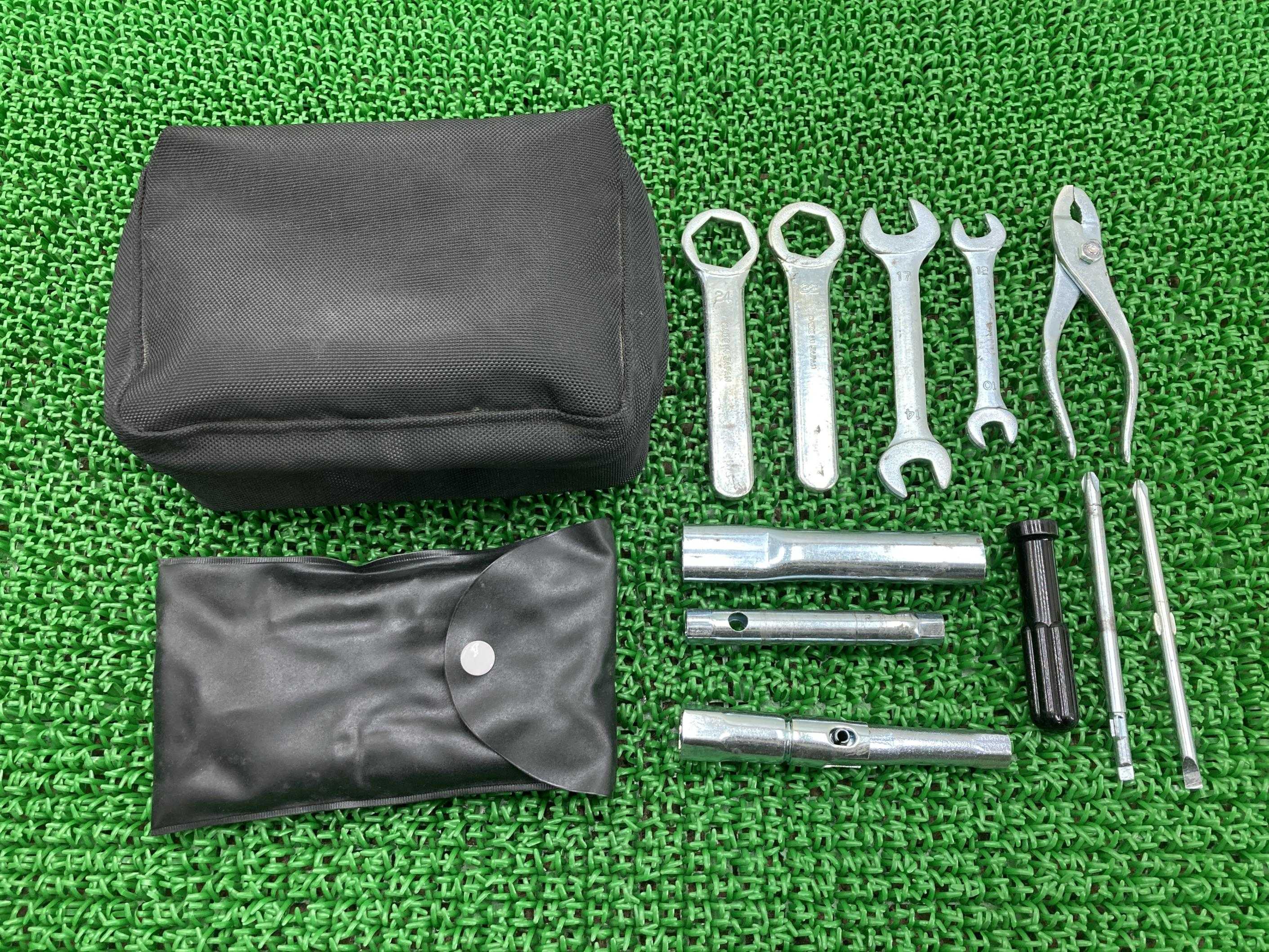 DR-Z400SM リアポーチ カワサキ 純正 バイク 部品 SK43A SK44A 破れなし 車載工具付き 品薄 希少 車検 Genuine 【中古】 cN