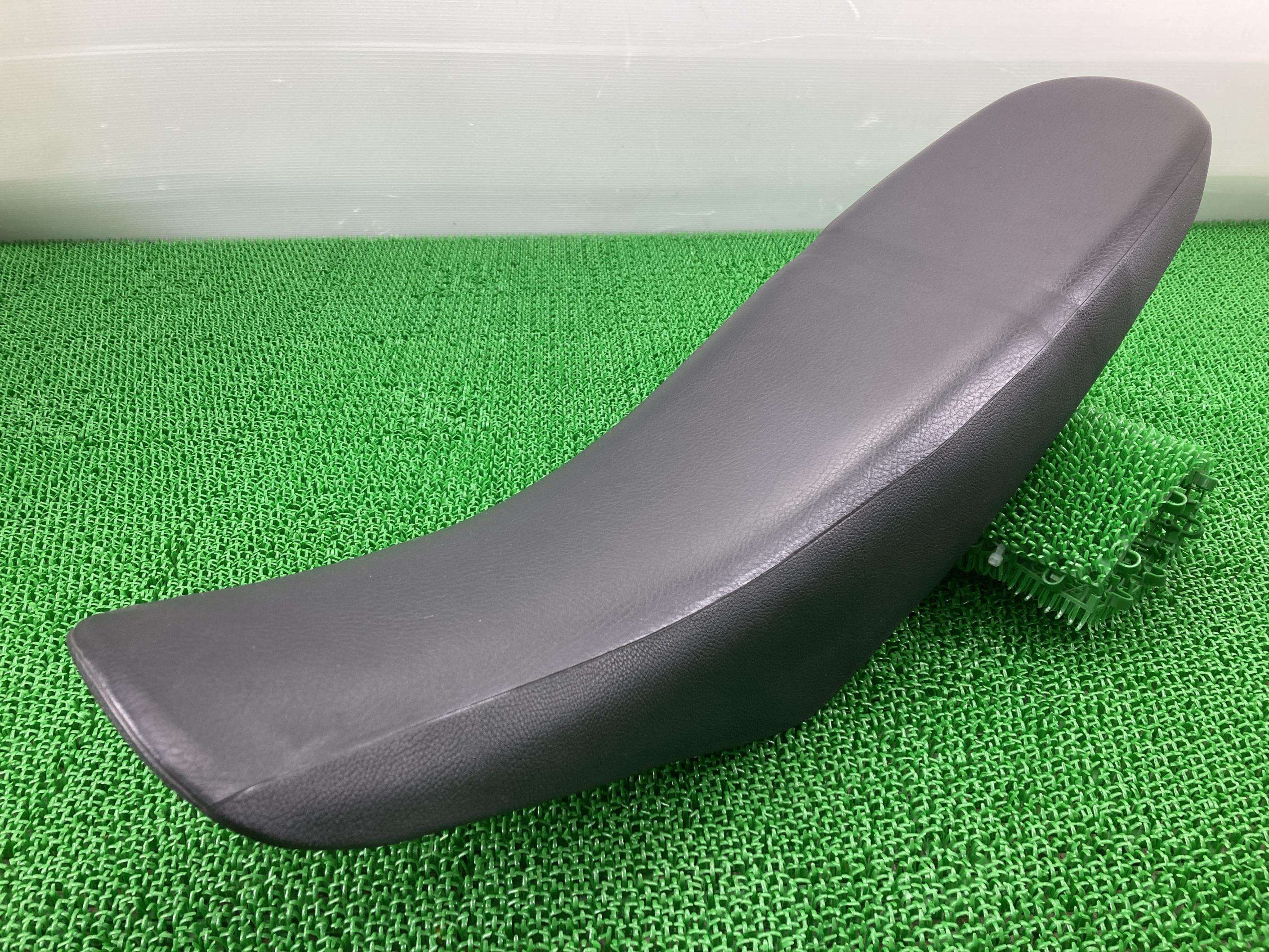 DR-Z400SM シート 29F SK44A-105*** スズキ 純正 バイク 部品 SK44A 張替え済み 破れ無し 品薄 希少品 車検 Genuine 【中古】 Mj|ティーエスパーツ 店