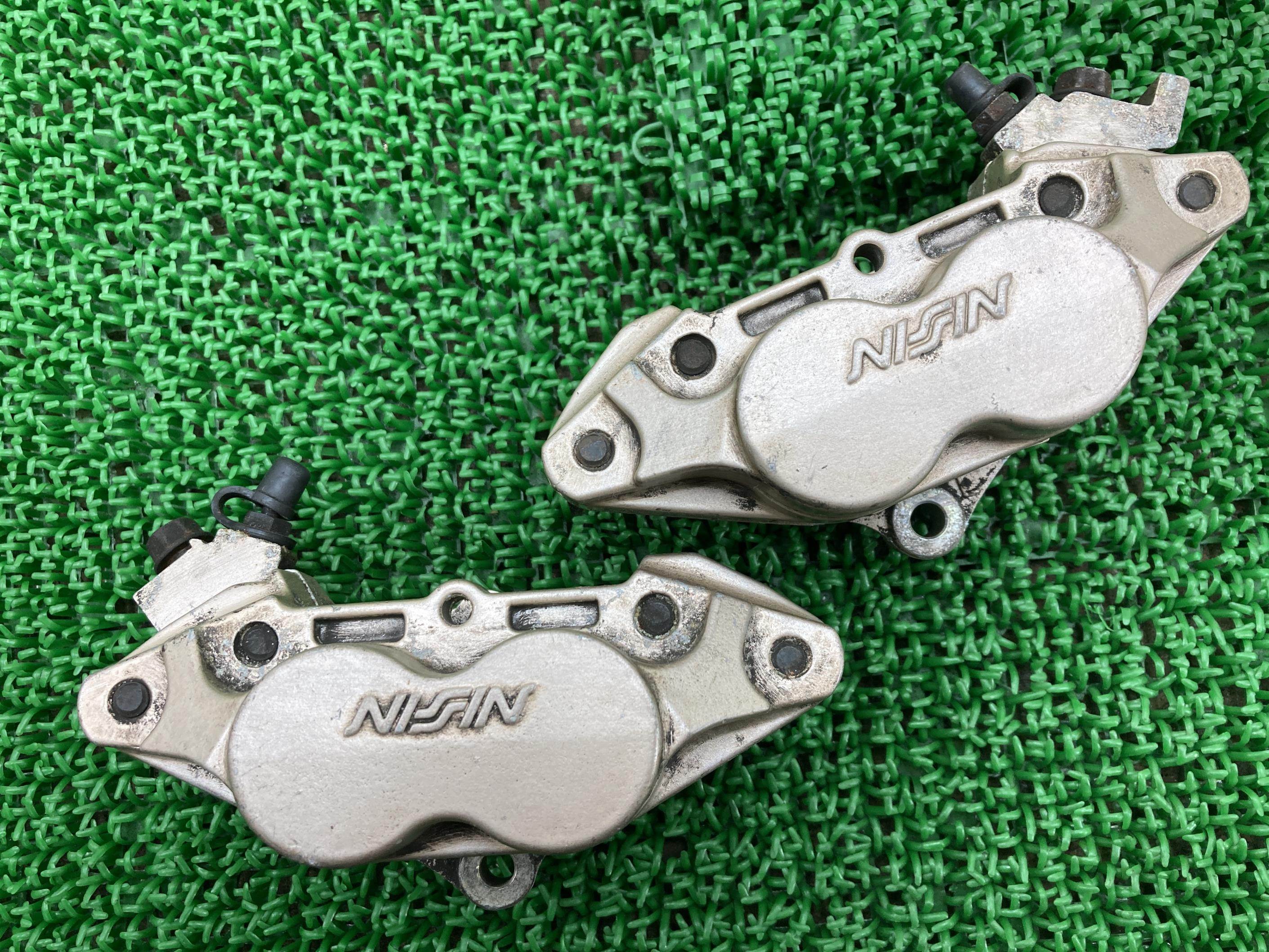NSR250R フロントブレーキキャリパー 左右 ホンダ 純正 バイク 部品 MC21 割れ欠け無し 品薄 希少品 車検 Genuine 【中古】 oP|ティーエスパーツ 店