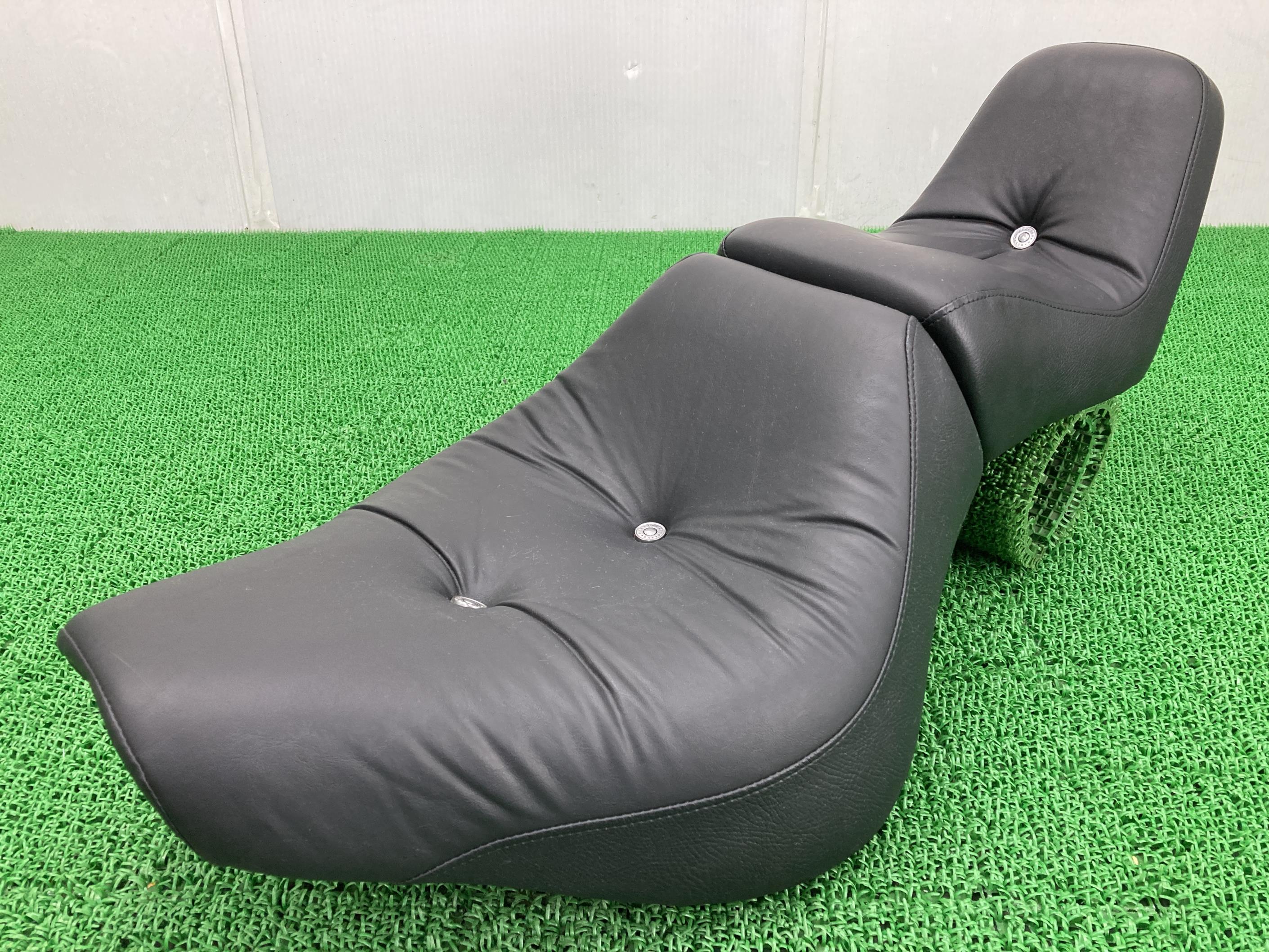 FXSTC1580 シート ハーレー 純正 バイク 部品 07-10年 ソフテイルカスタム 破れ無し バックレスト付き カスタムに 車検 Genuine 【中古】