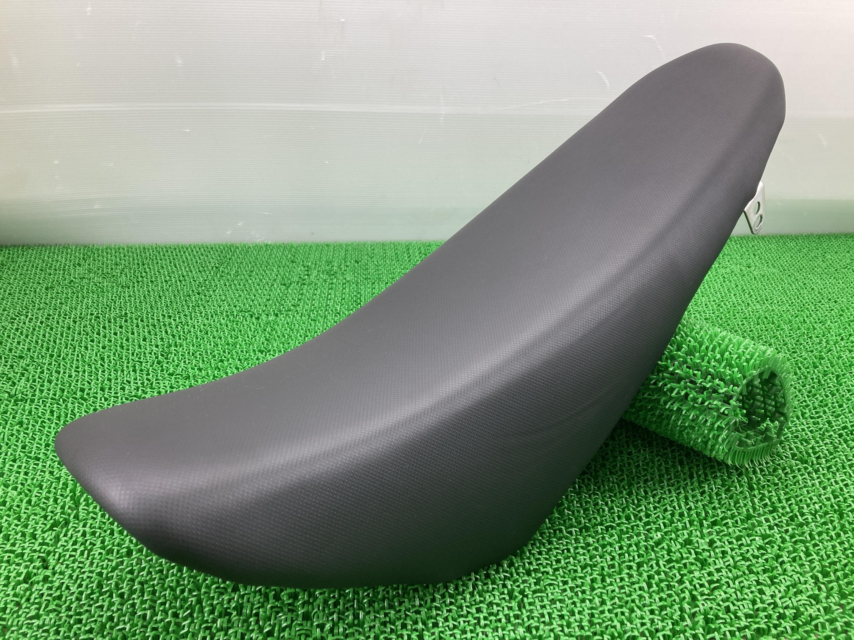 KLX125 Dトラッカー125 シート 53066-0220A カワサキ 純正 バイク 部品 LX125C LX125D 張替え済 コンディション良好 破れ無し 車検 Genuine 【中古】 zB|ティーエスパーツ 店