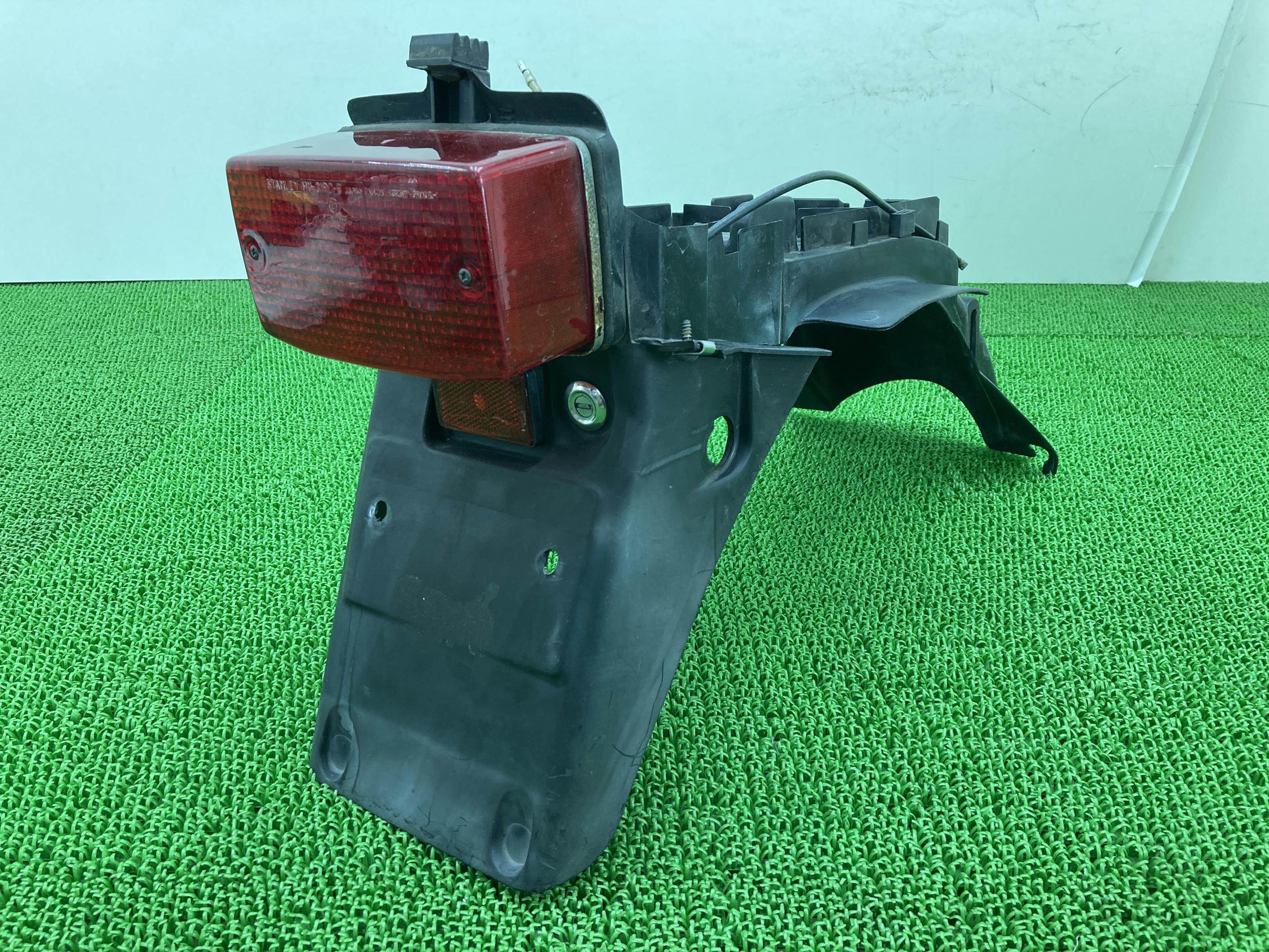 CB750 リアフェンダー MW3G ホンダ 純正 バイク 部品 RC42 テールランプ 割れ欠け無し 品薄 希少品 車検 Genuine 【中古】 nV