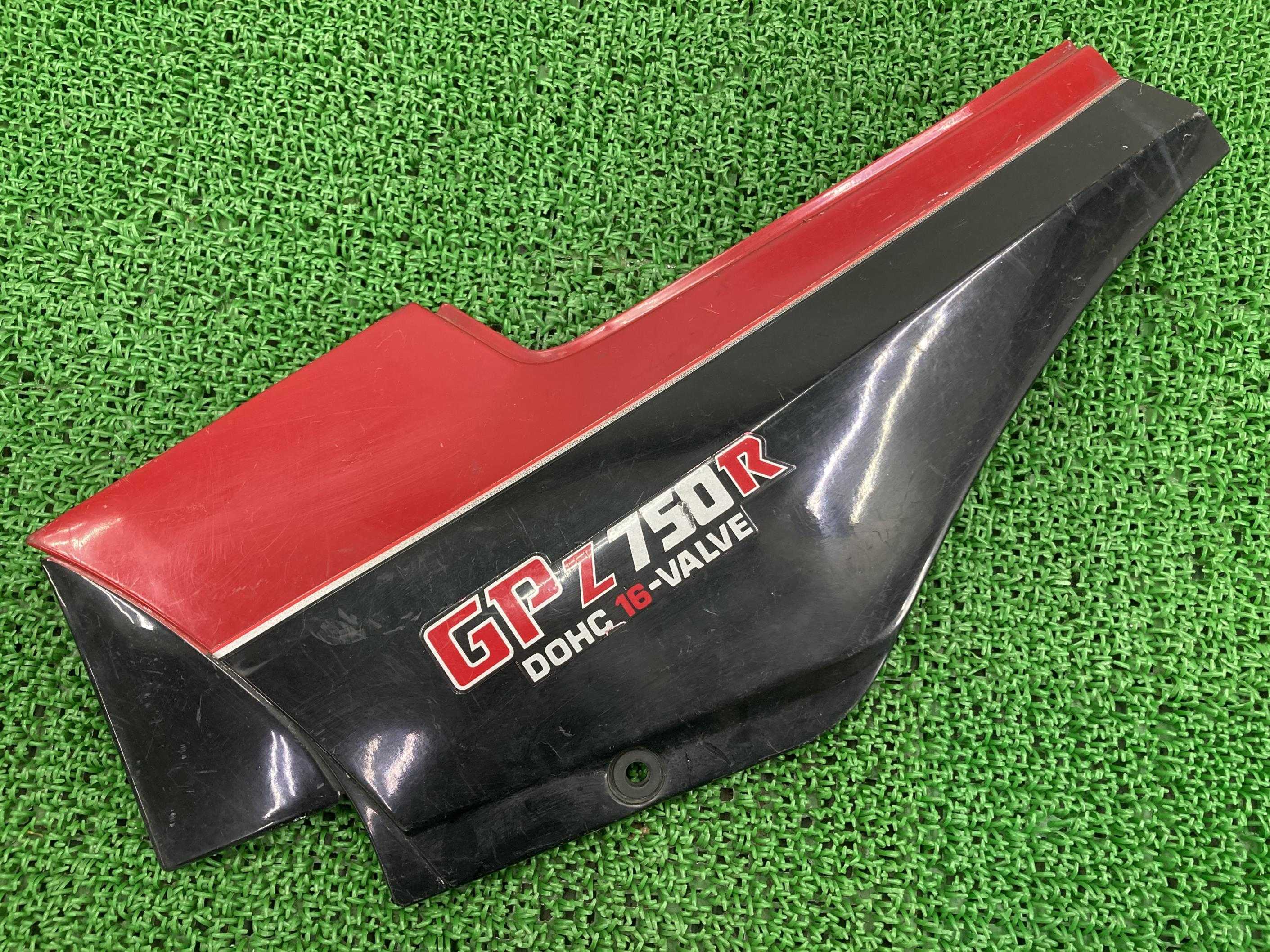 GPZ750R サイドカバー 左 赤/黒 カワサキ 純正 バイク 部品 ZX750G コケキズ無し 修復素材に 車検 Genuine 【中古】