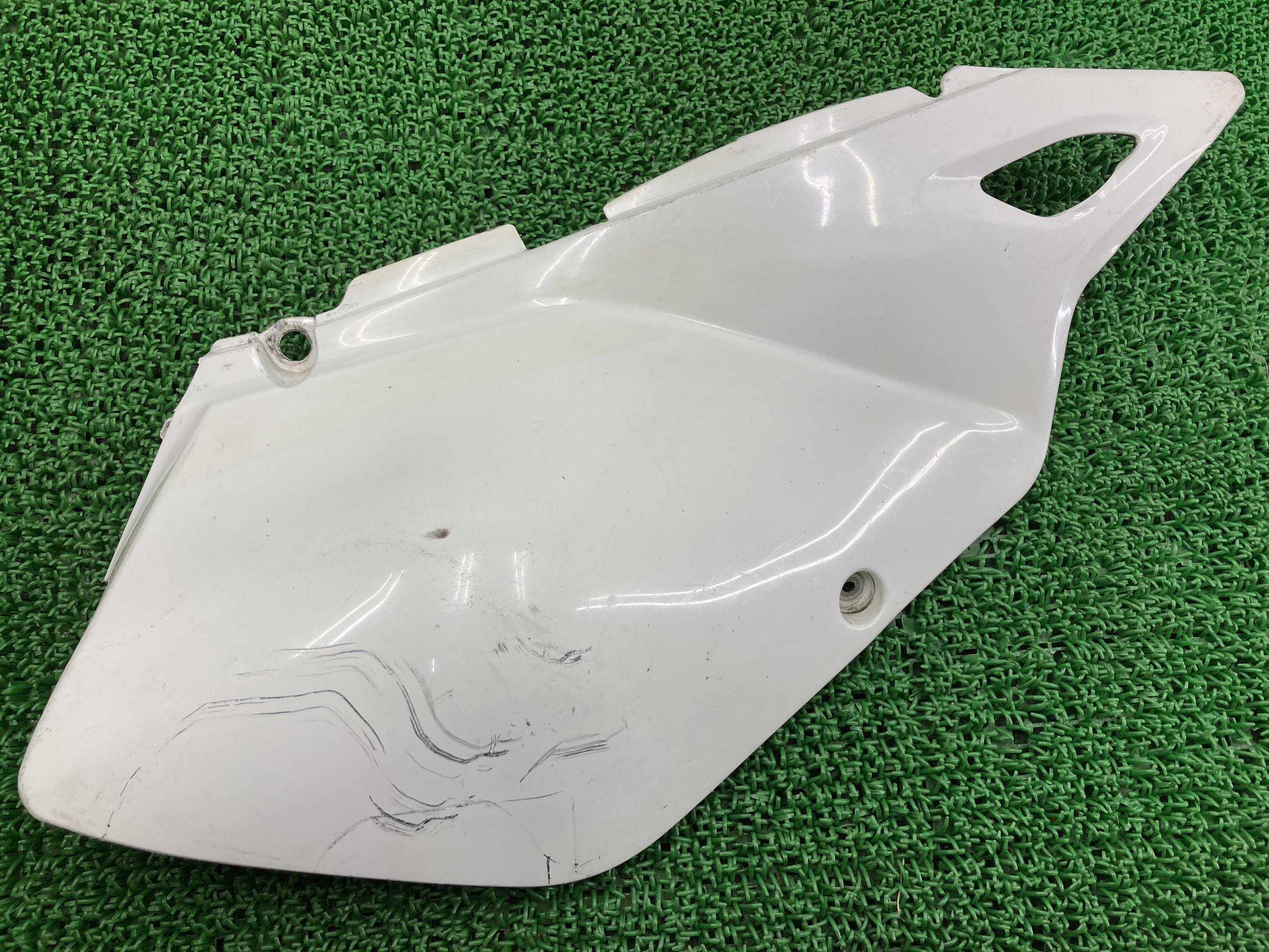 DR-Z400Sサイドカバー右白スズキ純正バイク部品SK43ASK44ADR-Z400SMKLX400にも車検Genuine【中古】