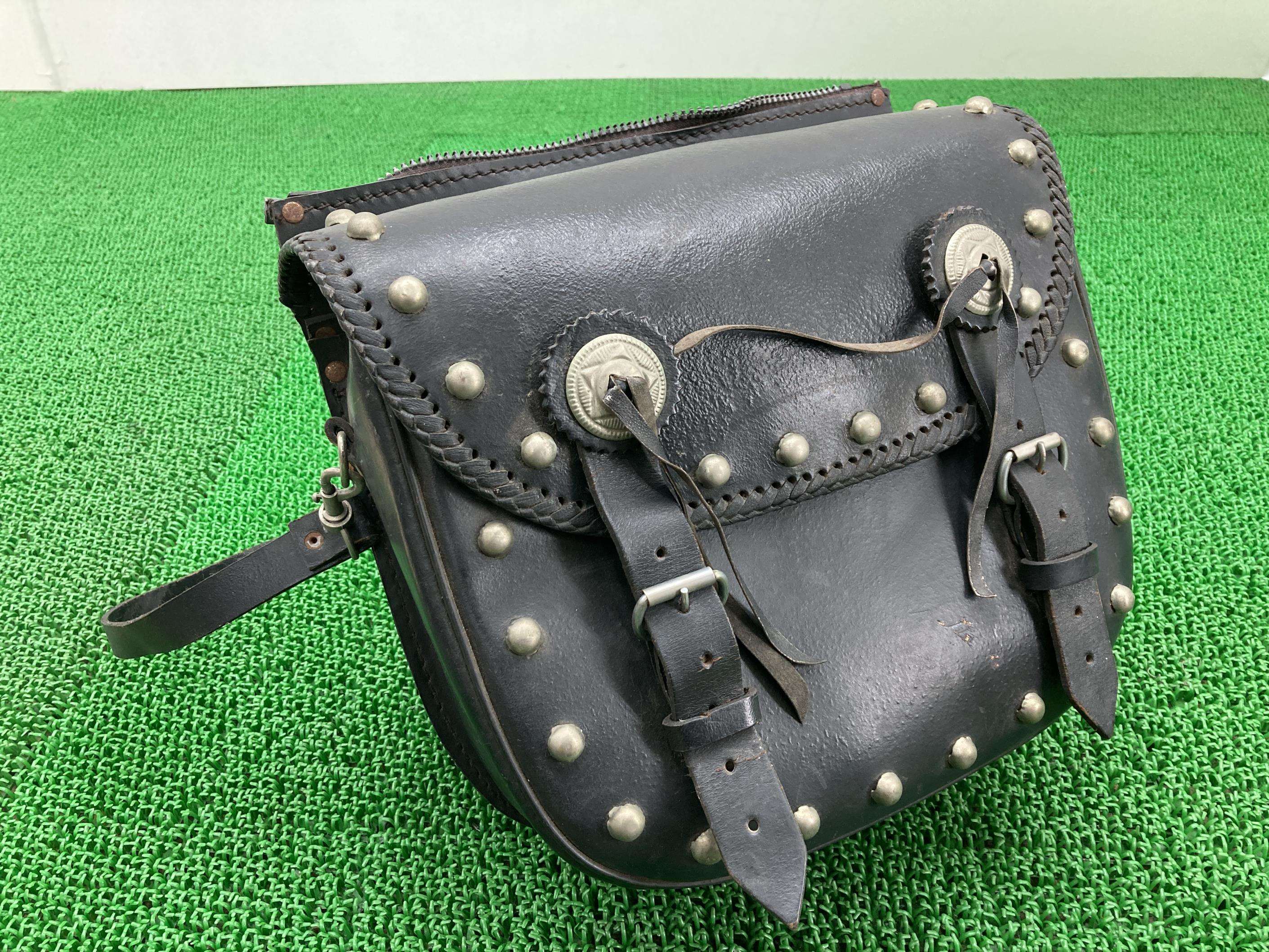 汎用 サイドバッグ 片側 社外 バイク 部品 破れ無し 本革 ハーレー バルカン スティード ドラッグスターなどに ドラッグスター400 スティード400 バルカン400 ドラッグスター250 ドラッグスター400クラシック シャドウ400 XL1200R 【中古】 yS