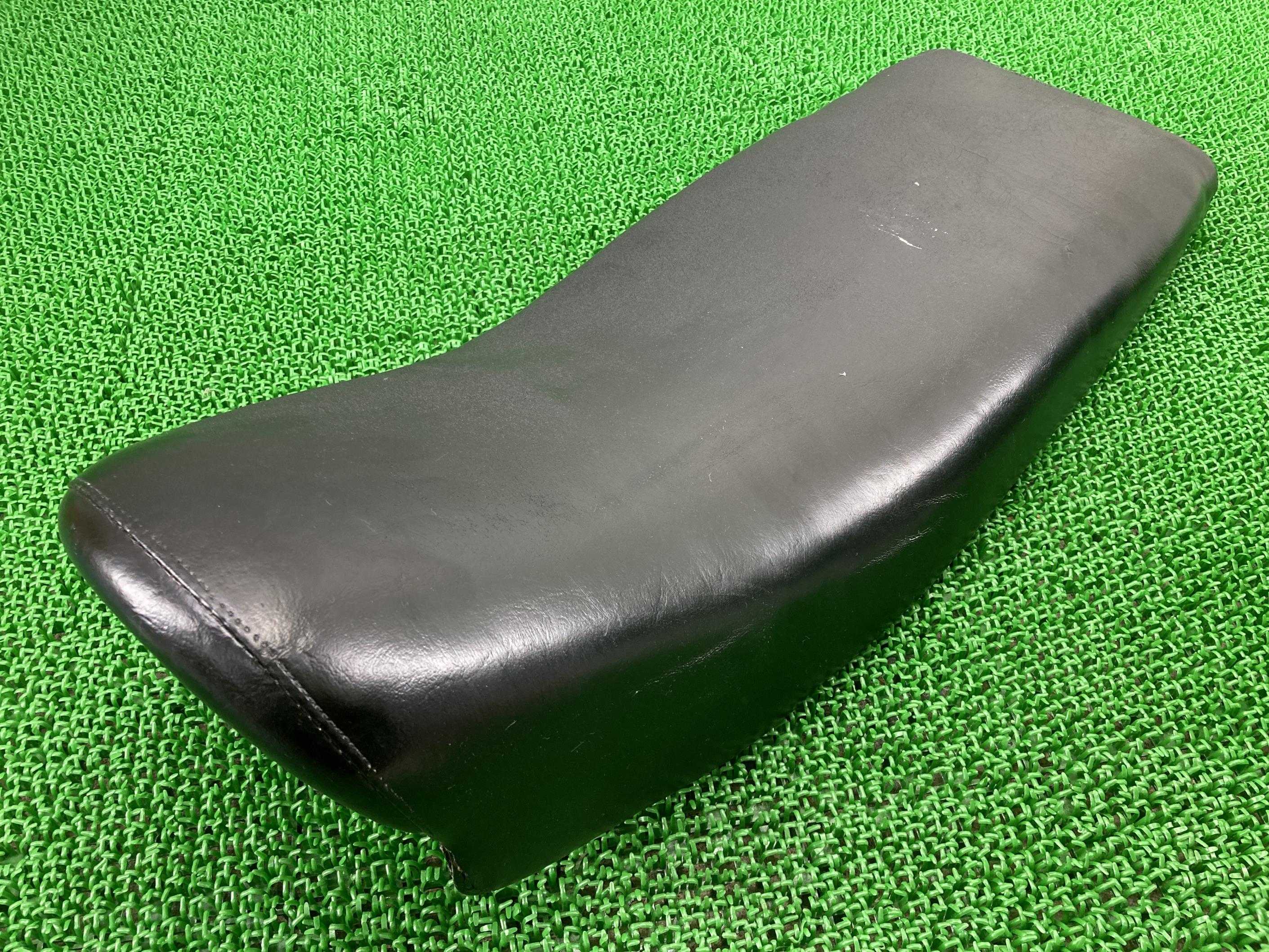 コジマプランニング製TW200 TW225 シート 社外 バイク 部品 DG07J DG09J フラットシート 修復素材や張替えベースに お安くどうぞ 【中古】 iP