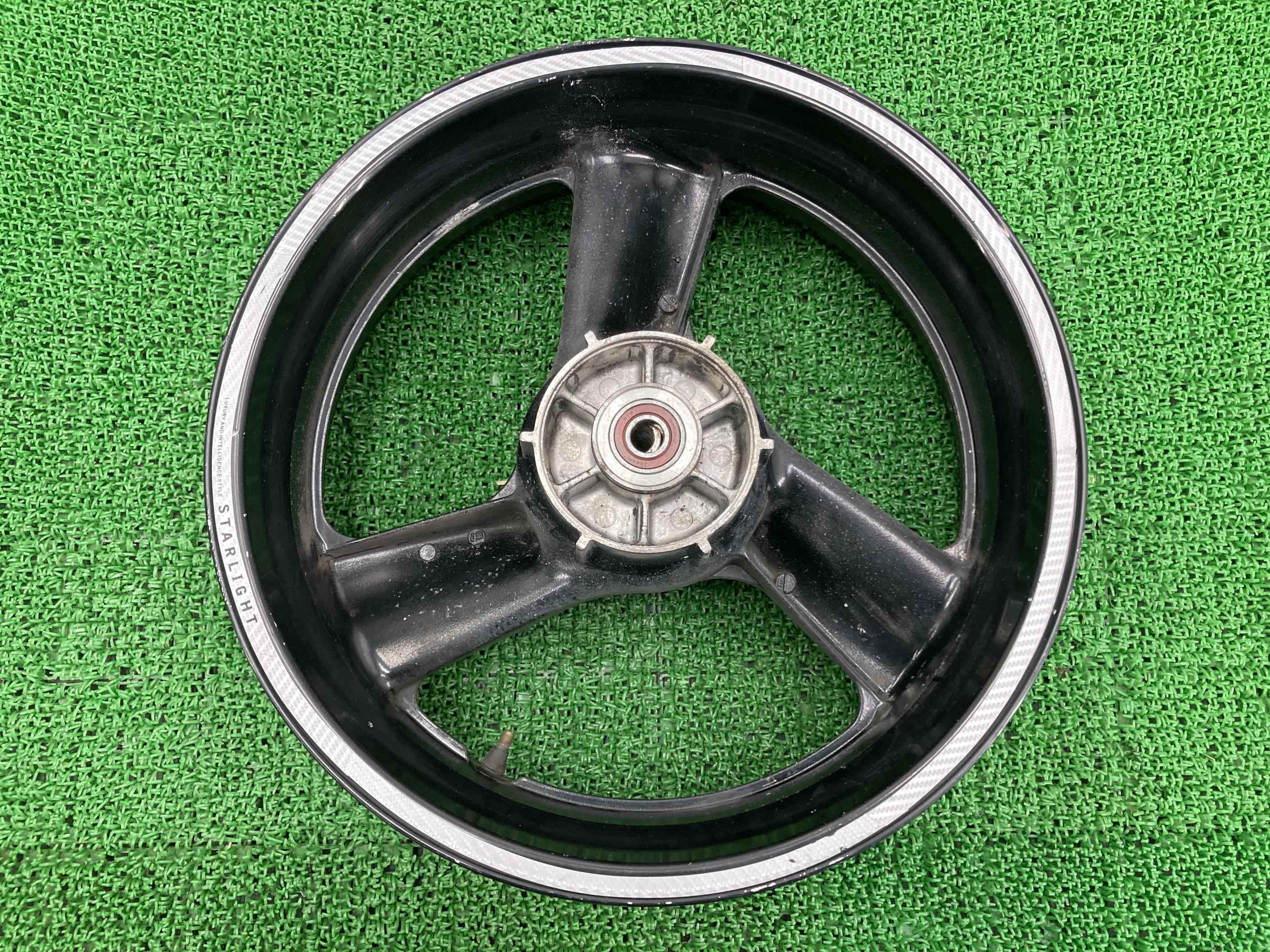 ホーネット250 リアホイール 黒 ホンダ 純正 バイク 部品 MC31 コケキズ無し 歪み無し 修復素材に 車検 Genuine 【中古】|ティーエスパーツ 店