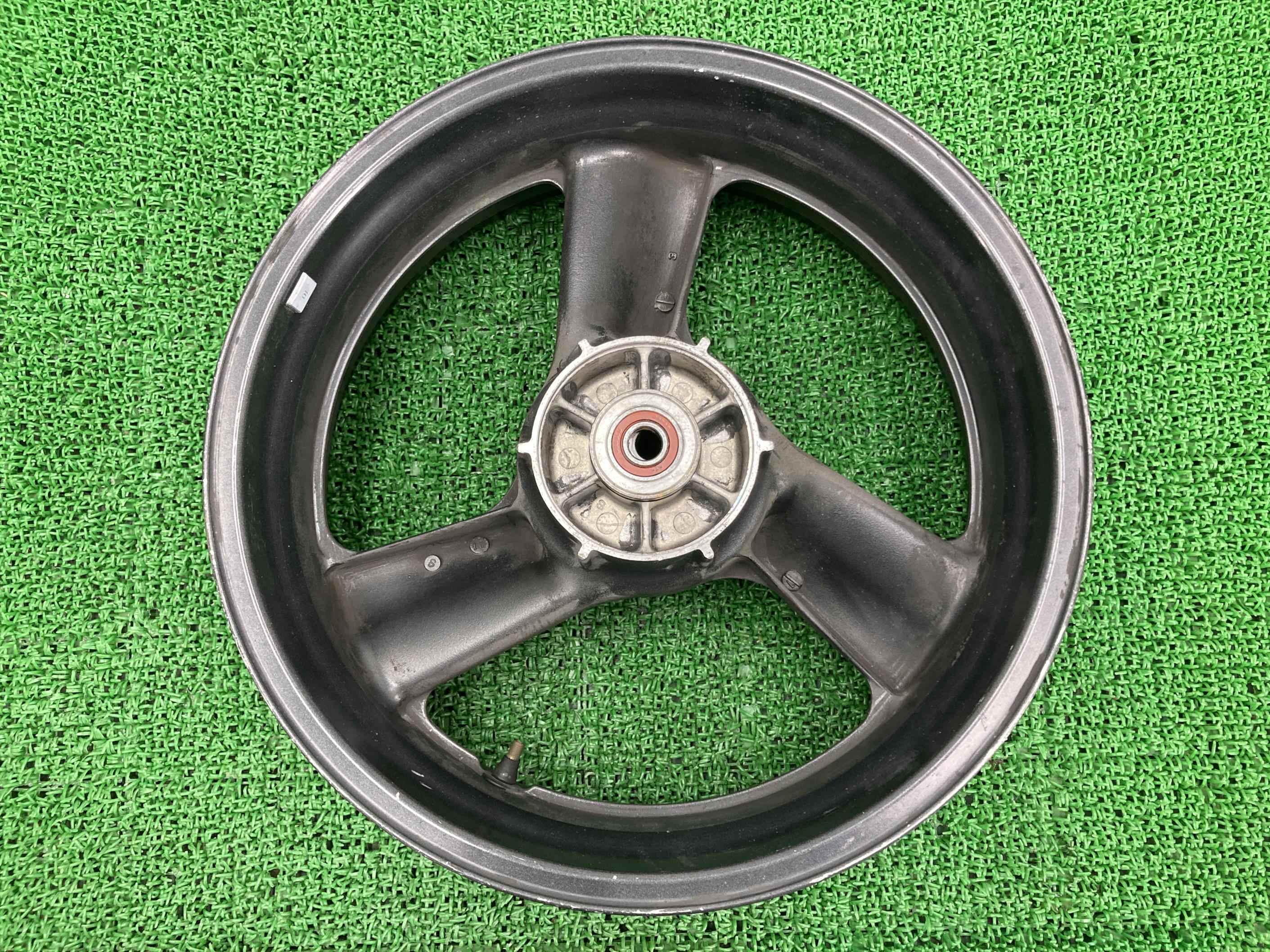 ホーネット250 リアホイール ガンM ホンダ 純正 バイク 部品 MC31 コケキズ無し 歪み無し 修復素材に 車検 Genuine 【中古】