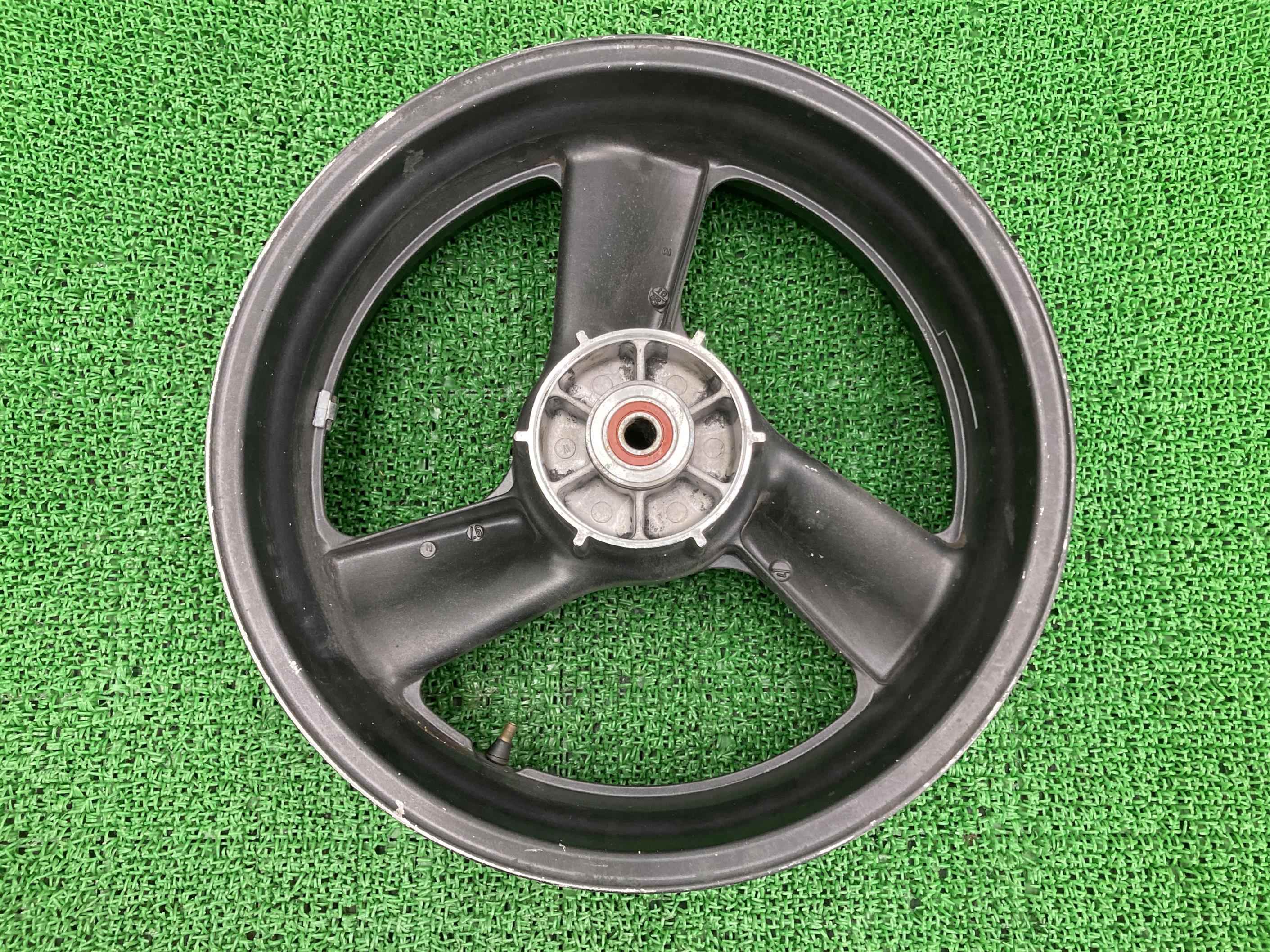 ホーネット250 リアホイール ガンM ホンダ 純正 バイク 部品 MC31 コケキズ無し 歪み無し 修復素材に 車検 Genuine 【中古】｜ティーエスパーツ　店