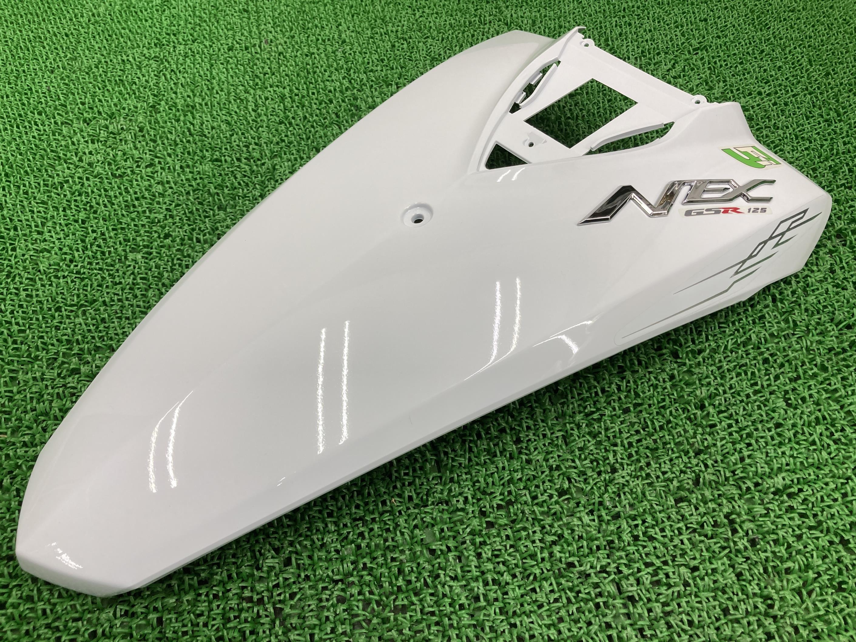 GSR125NEX フロントカバー 白 在庫有 即納 スズキ 純正 新品 バイク 部品 未使用 UT125 フロントレッグシールド 割れ欠け無し そのまま使える 車検 Genuine|ティーエスパーツ 店