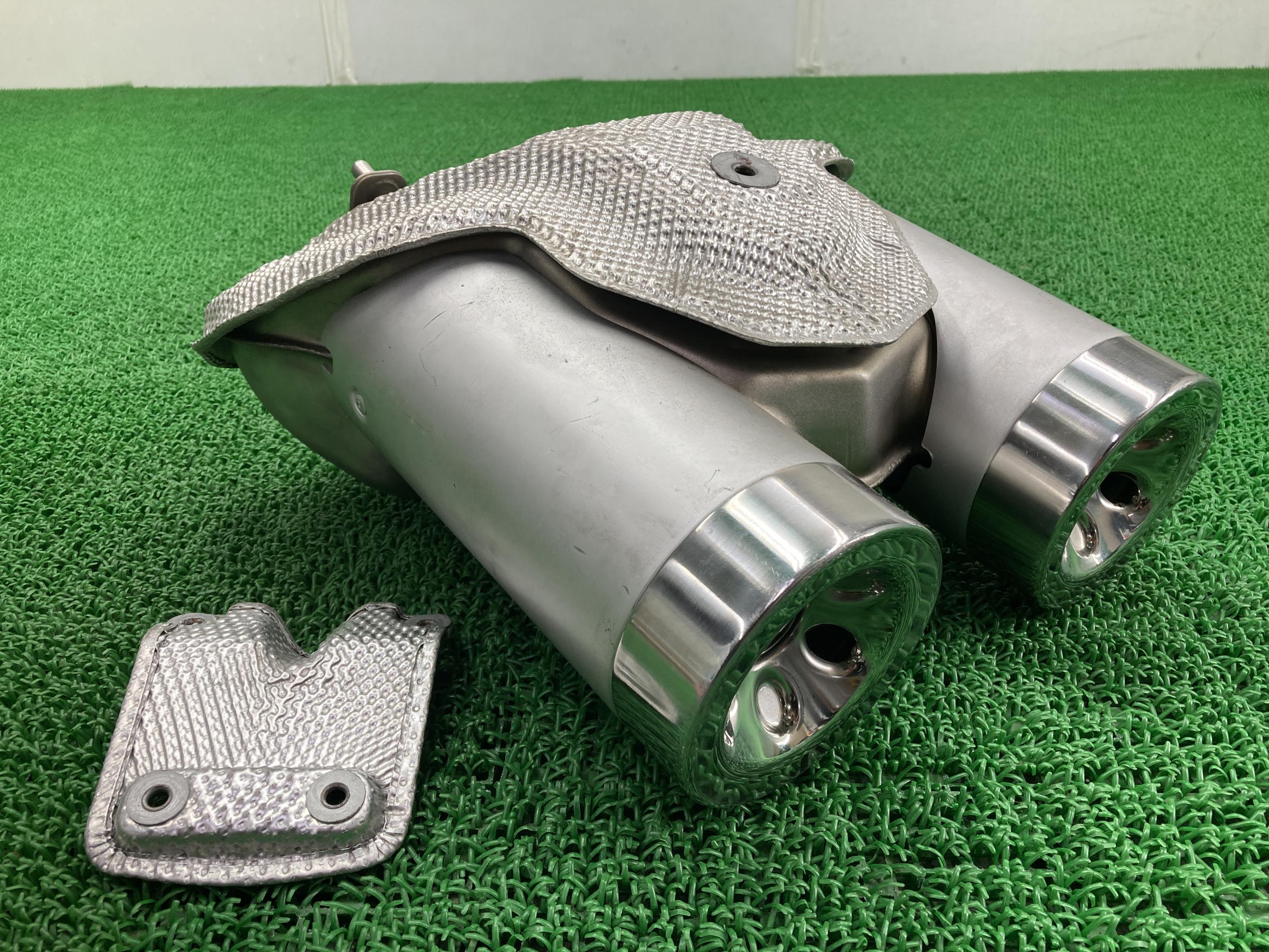 ムルティストラーダ サイレンサーマフラー ドゥカティ 純正 バイク 部品 コケキズ無し 凹み無し 修復素材や車検用に 車検 Genuine 【中古】