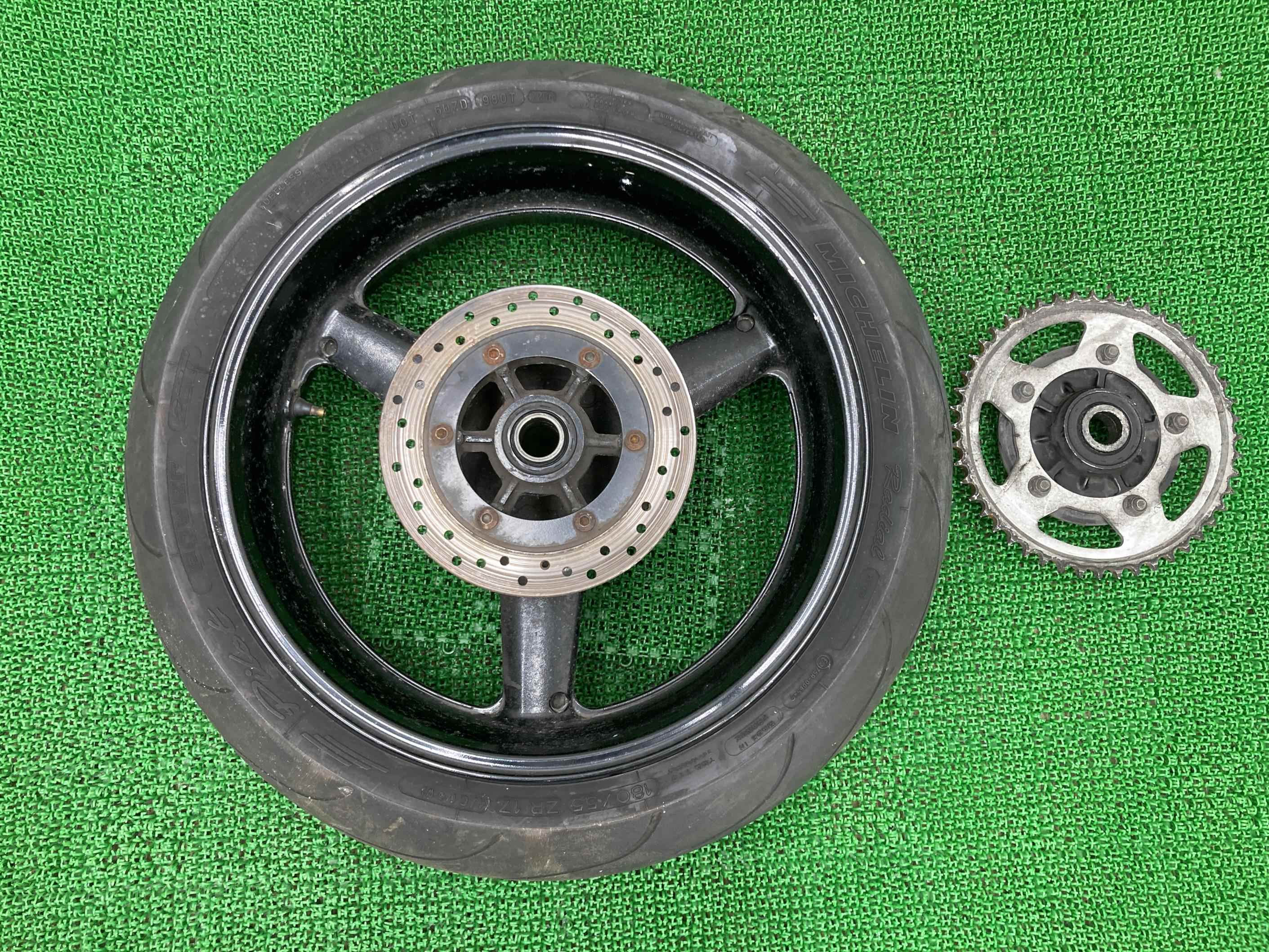 YZF-R6 リアホイール JYARJ036000005*** ヤマハ 純正 バイク 部品 2000年式外し RJ036 ディスク リアハブ スプロケット 車検 Genuine 【中古】 10