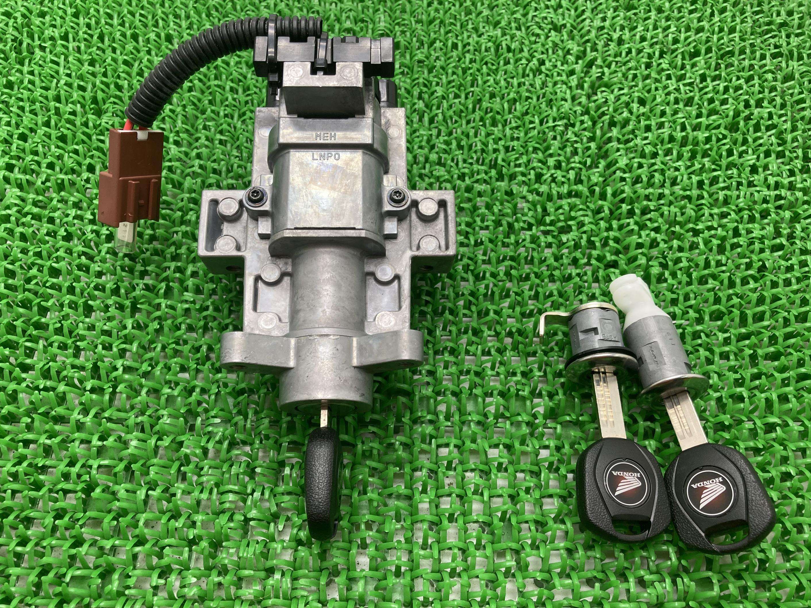 DN-01 キーセット ホンダ 純正 バイク 部品 RC55E キーシリンダー スペアキー 修復素材に レア 車検 Genuine 【中古】