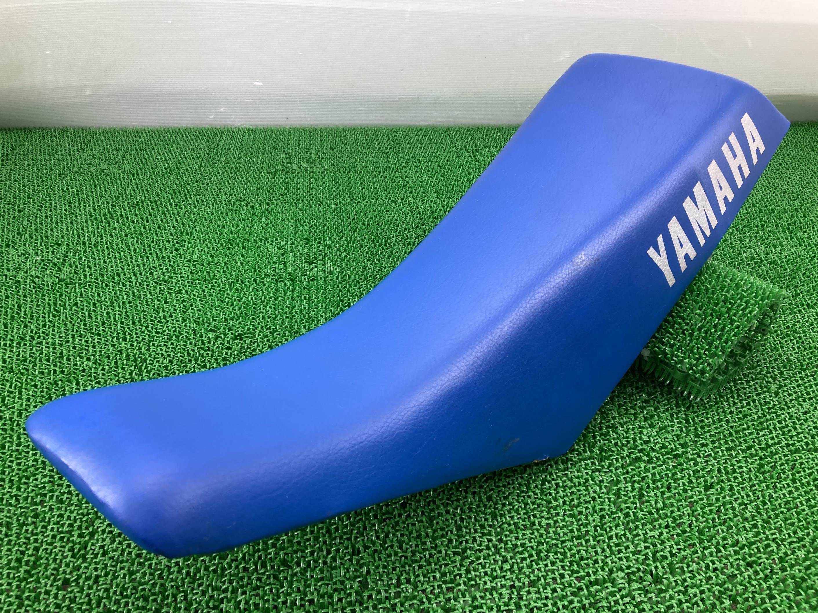 YZ250 シート JYA3RBW00KA002*** ヤマハ 純正 バイク 部品 JYA3RBW0 修復素材や張替えベースに 品薄 希少品 車検 Genuine 【中古】 98