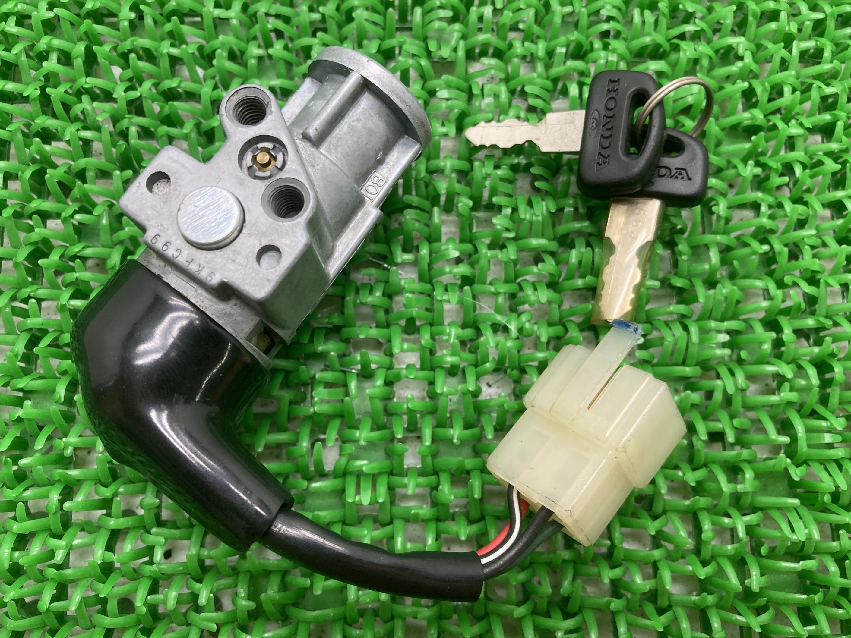 リード90キーシリンダー在庫有即納ホンダ純正新品バイク部品未使用品HF05割れ欠け無し修復素材にそのまま使える車検Genuine