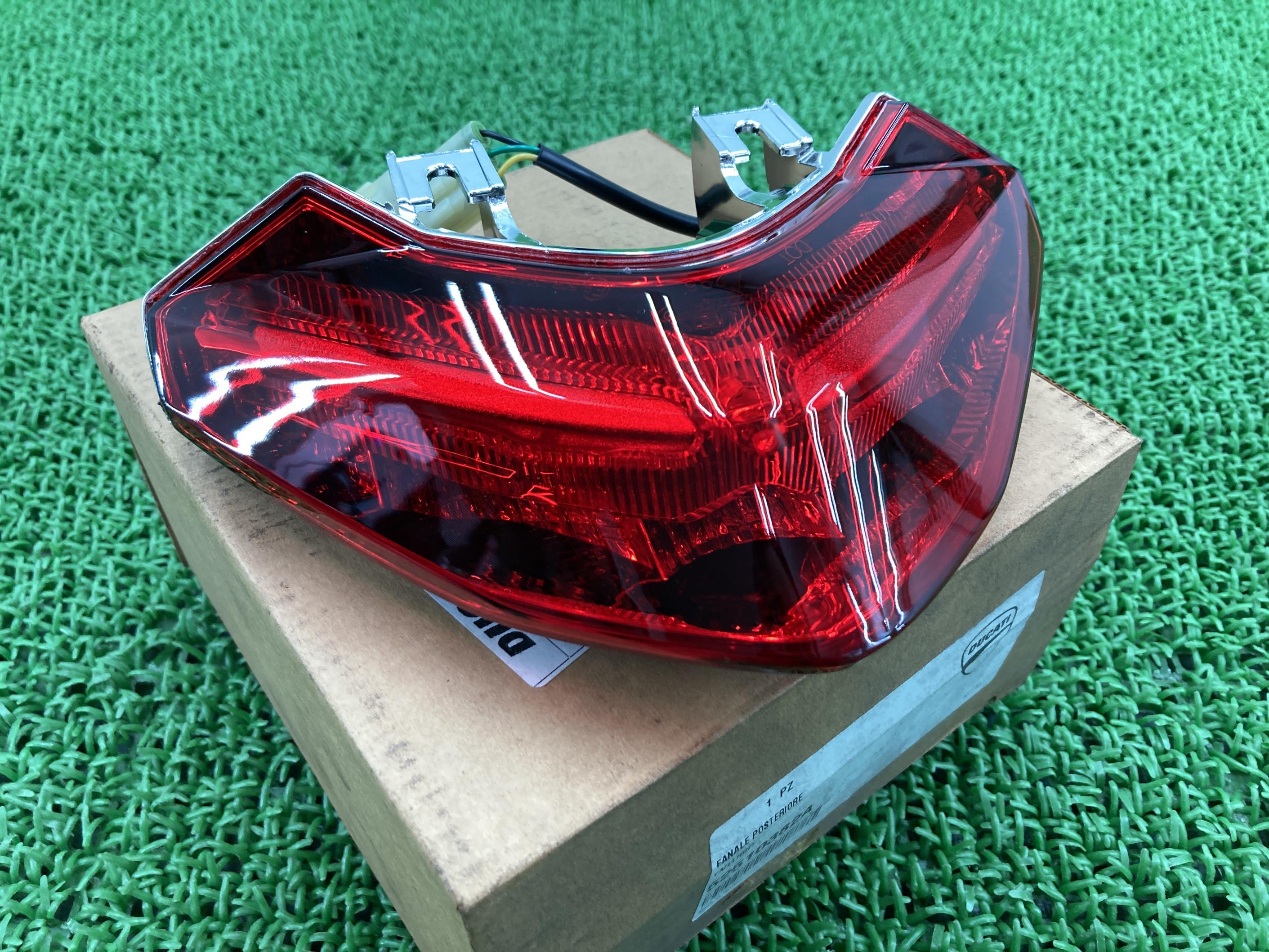 ムルティストラーダ1200 テールランプ 在庫有 即納 ドゥカティ 純正 新品 バイク 部品 未使用 ムルティストラーダ1200ツーリング Multistrada 車検 Genuine