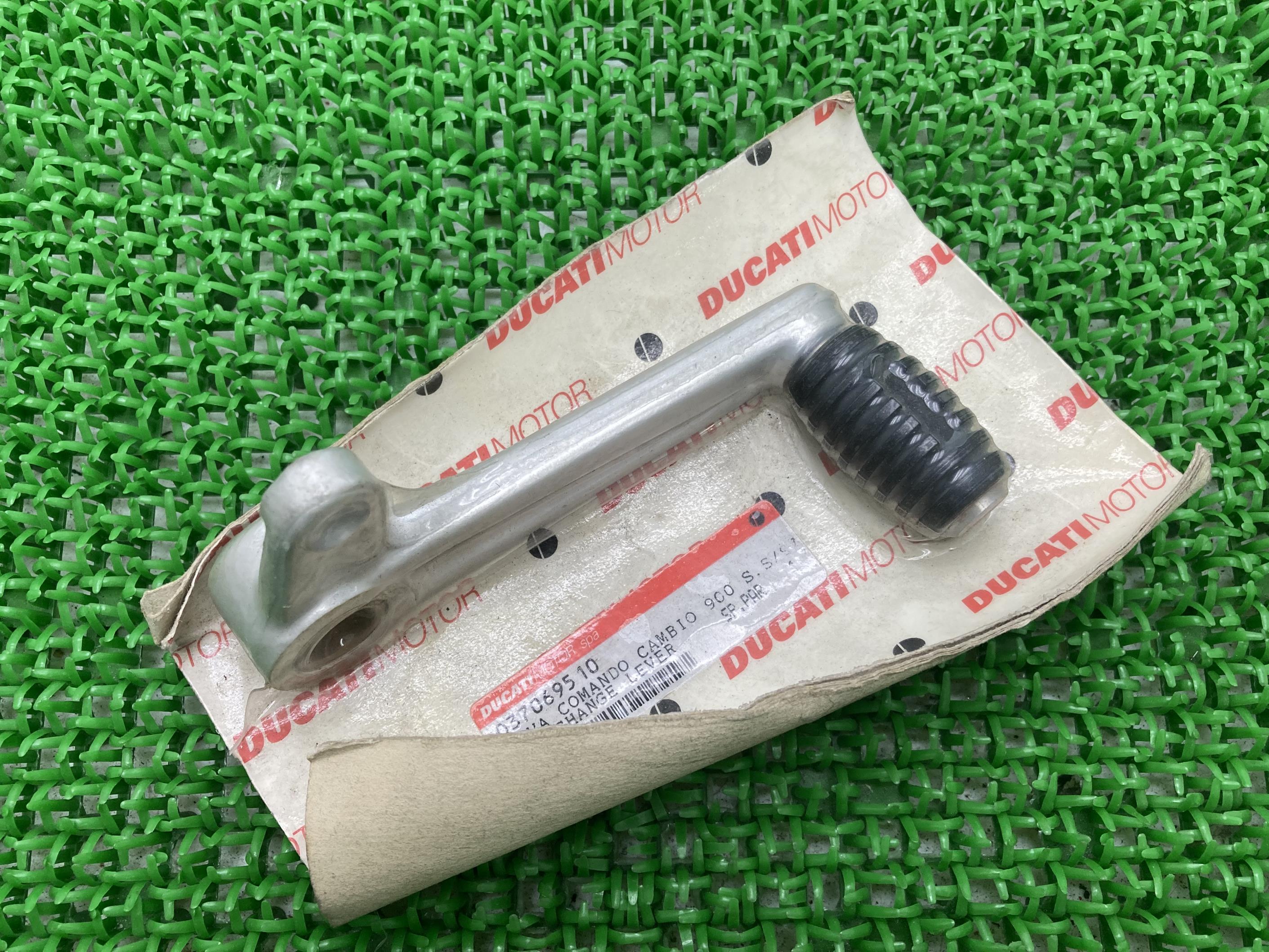 900SS シフトペダル 在庫有 即納 ドゥカティ 純正 新品 バイク 部品 未使用 600SS 750SS 851 修復素材やデッドストックに 車検 Genuine