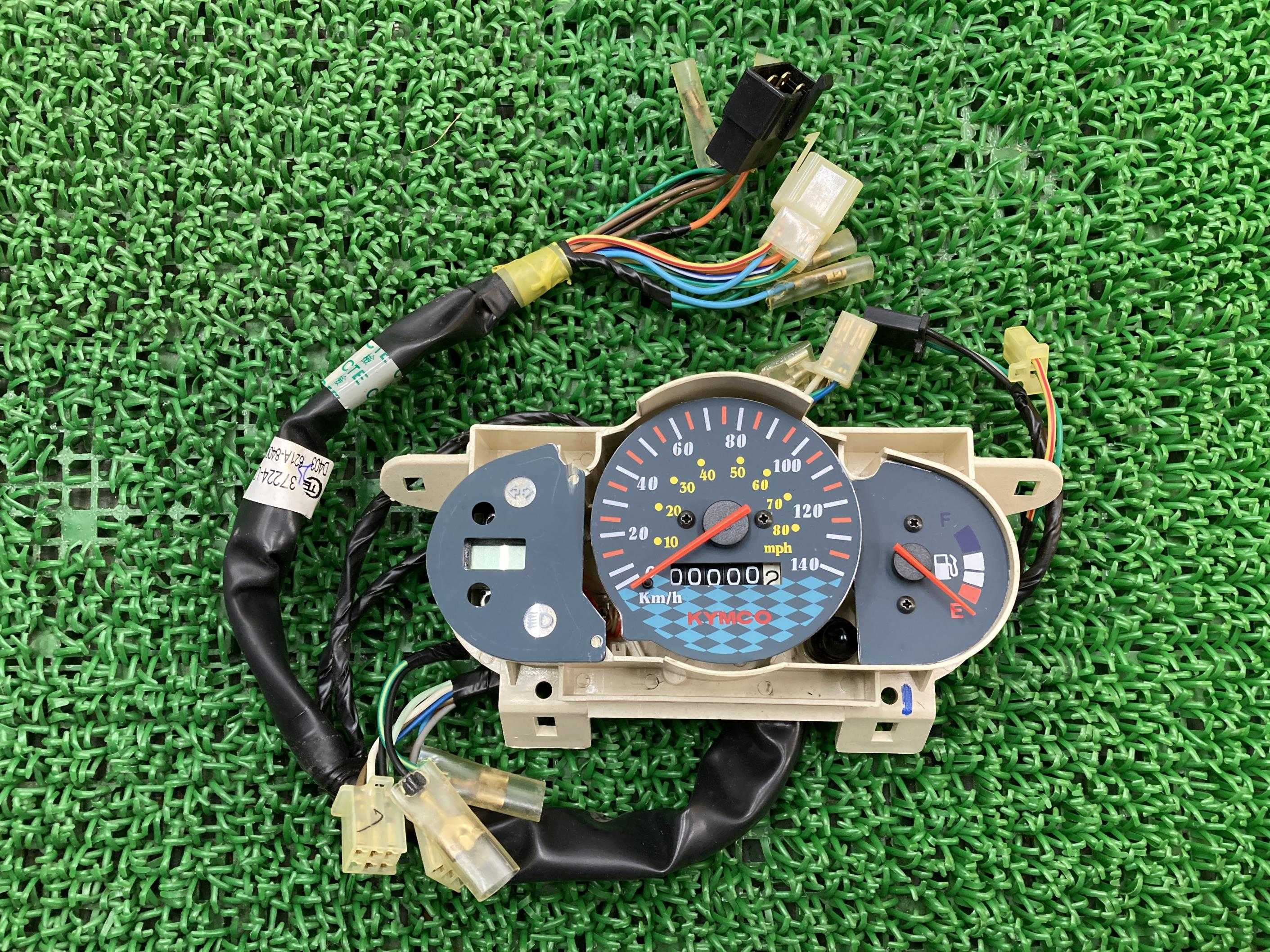 アジリティ125 スピードメーター キムコ 純正 バイク 部品 割れ欠け無し 修復素材に 車検 Genuine 【中古】 85|ティーエスパーツ 店