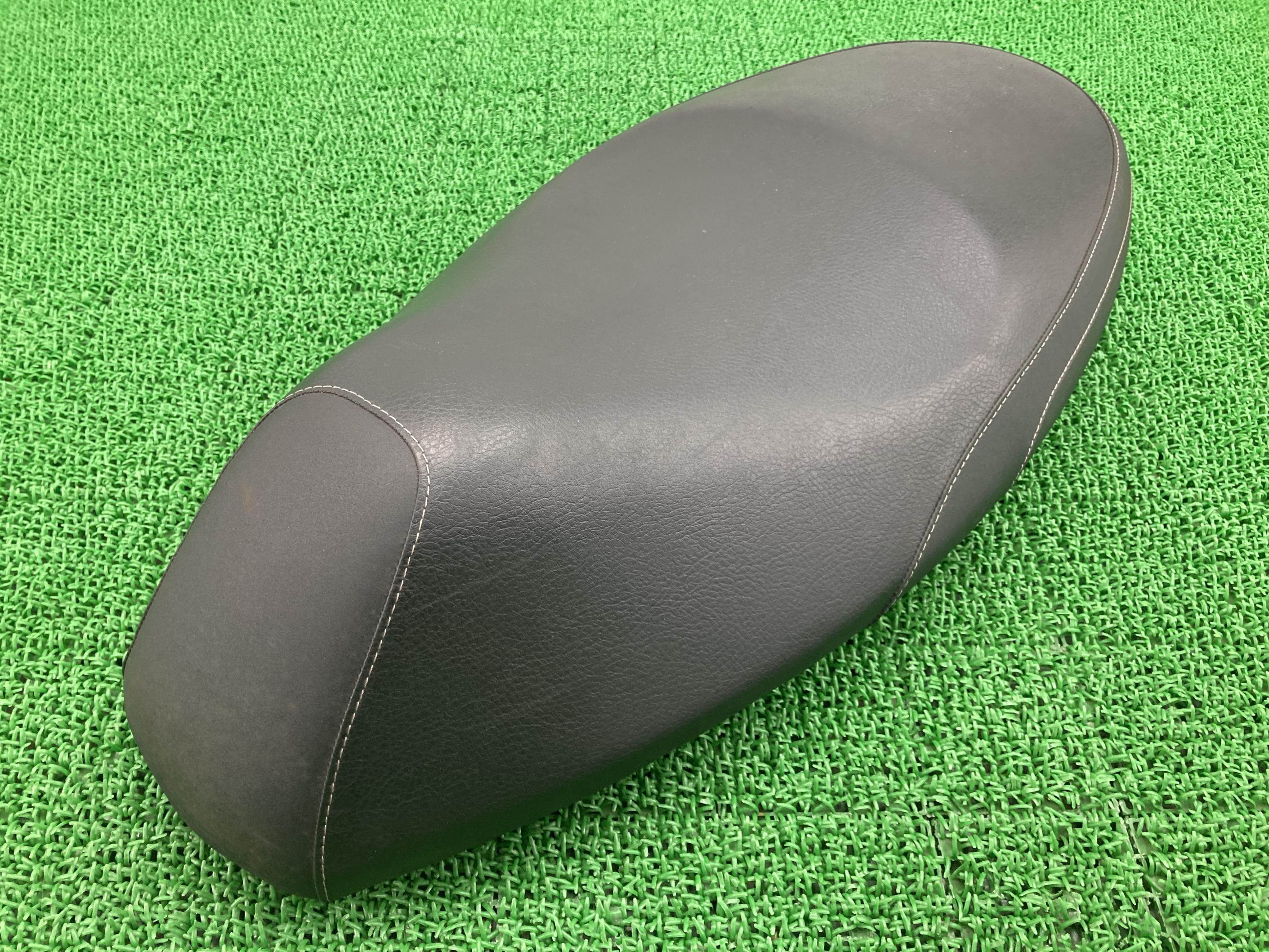 シグナスXSRシートヤマハ純正バイク部品2016年式外しSEA5J-005***破れなしノーマルシート車検Genuine【中古】 67|ティーエスパーツ 店