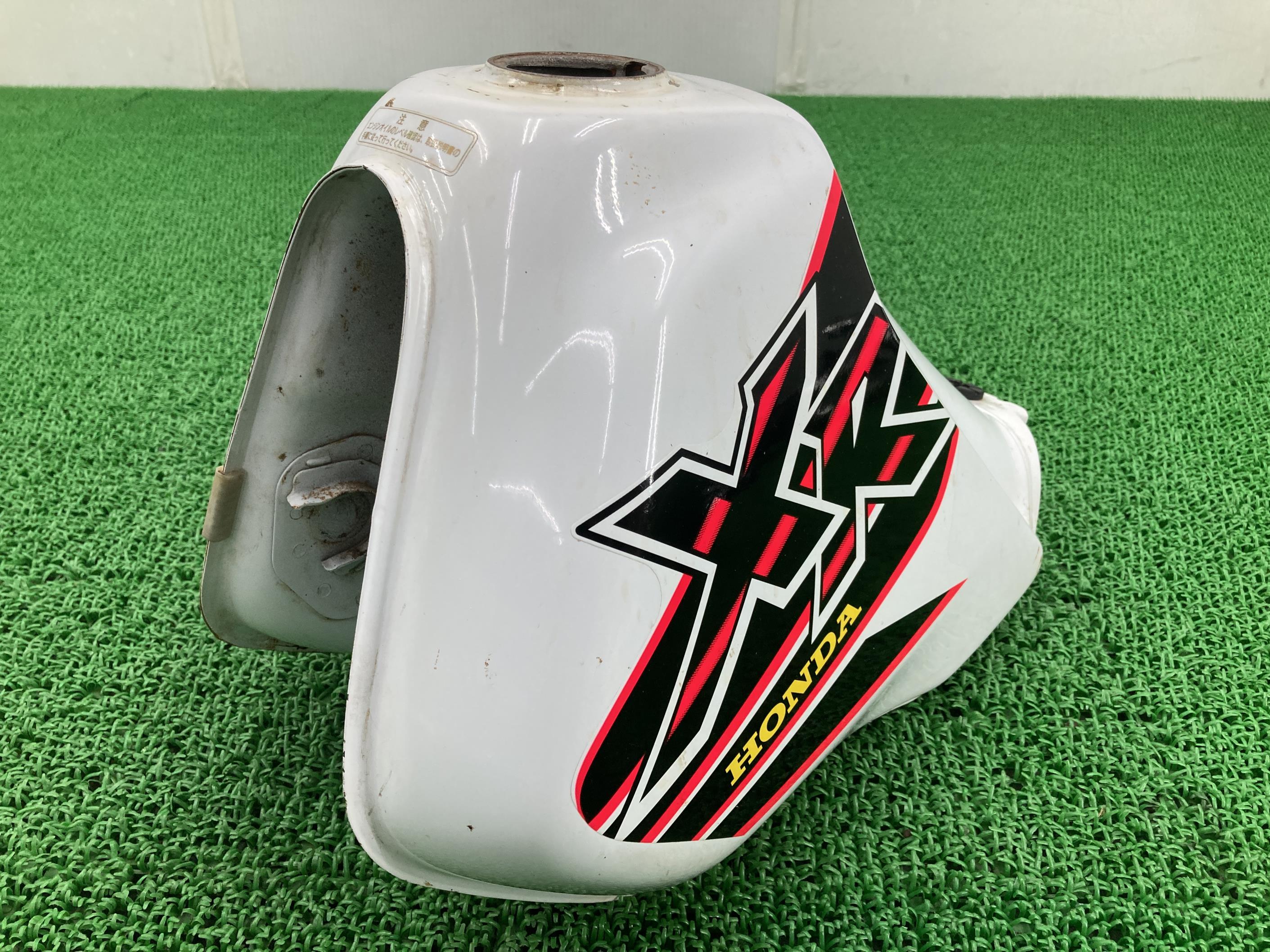 Xr250タンク白md30 1400 ホンダ純正バイク部品md30穴あき無し修復素材やペイント素材に車検genuine 中古