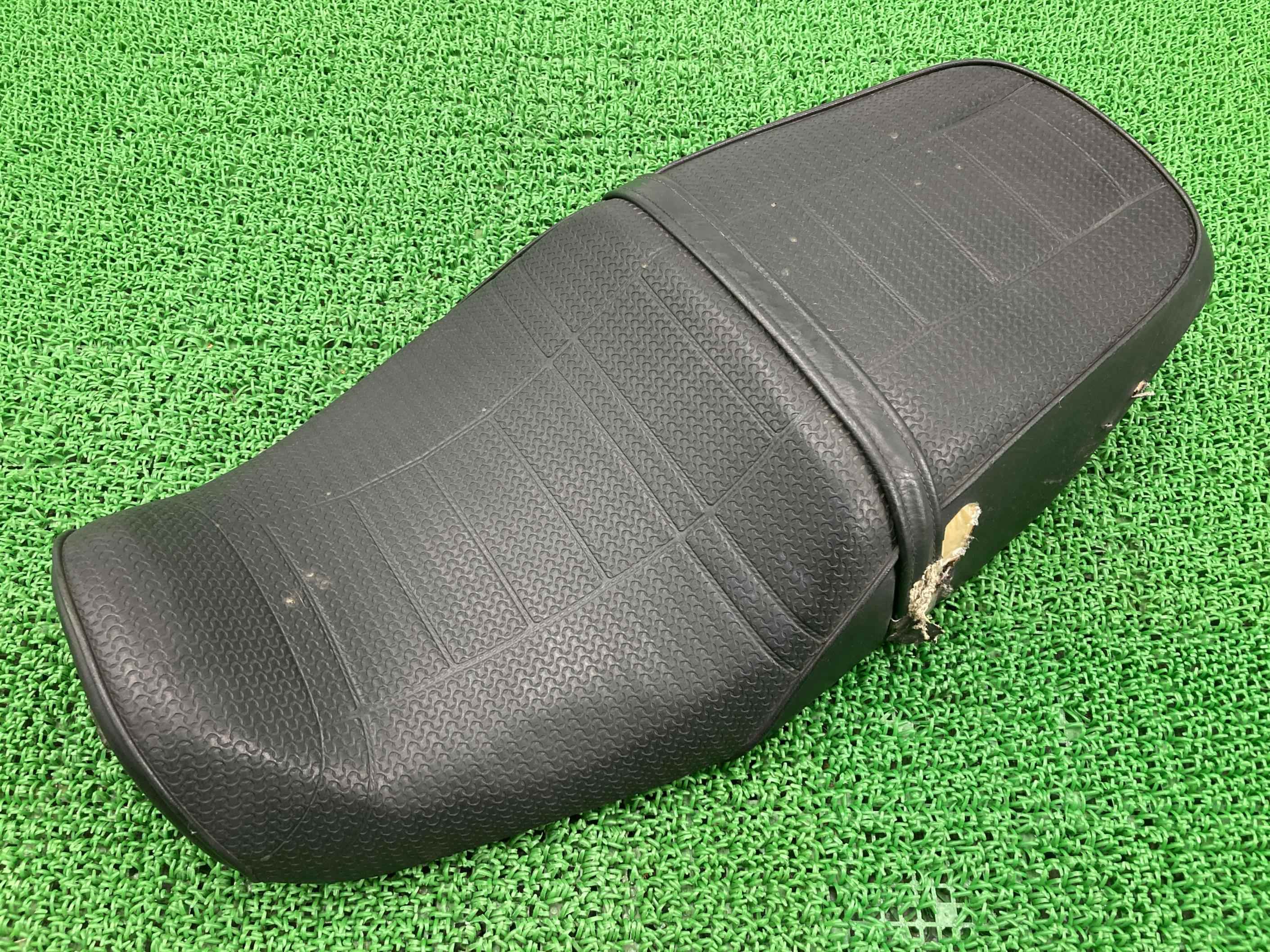 ZRX400 シート カワサキ 純正 バイク 部品 ZR400E ZRX-2にも 修復素材や張替えベースに 車検 Genuine 【中古】|ティーエスパーツ 店