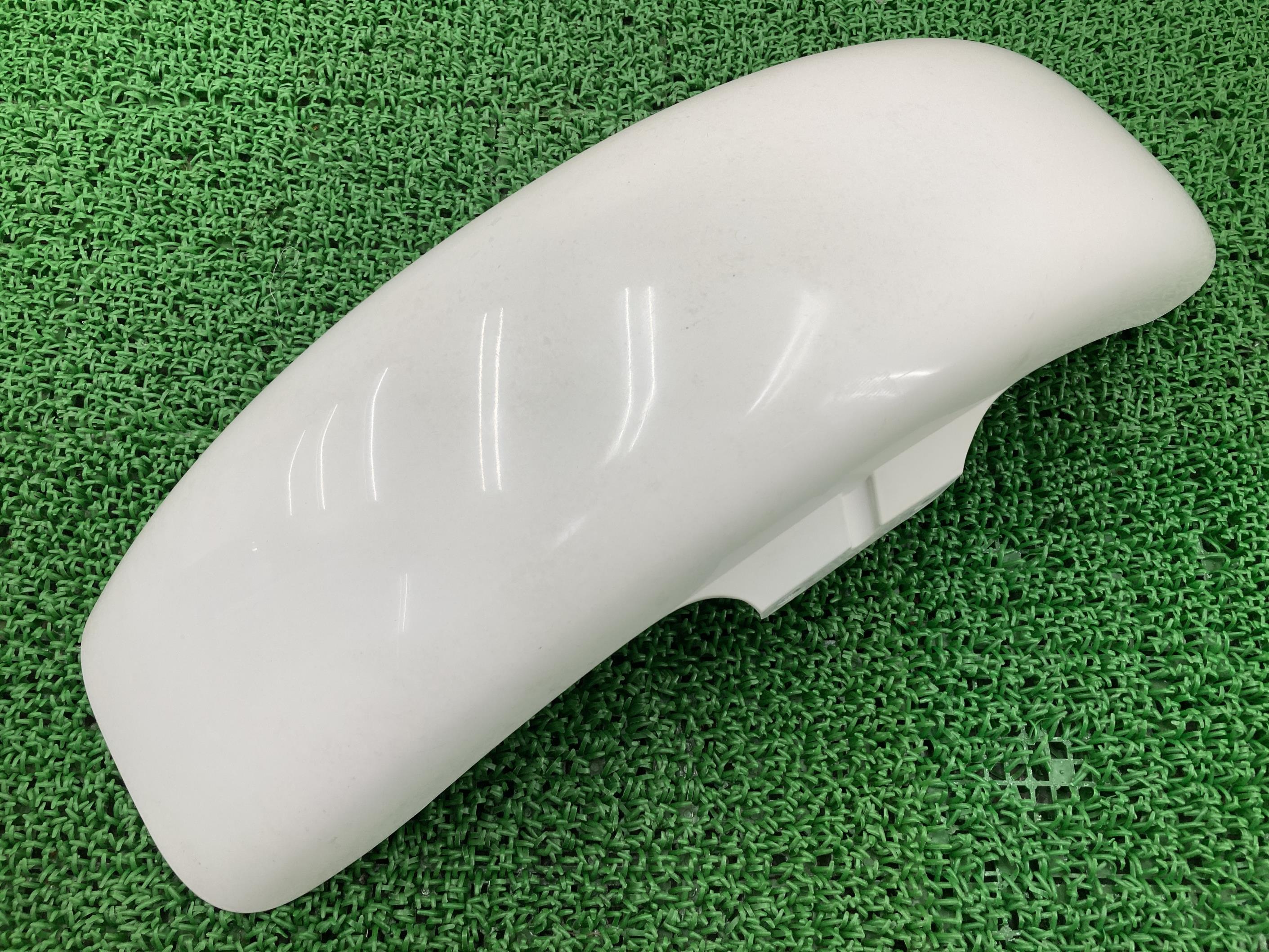 バンバン200 フロントフェンダー 白 スズキ 純正 バイク 部品 NH41A コケキズ無し 割れ欠け無し ペイント素材に 車検 Genuine 【中古】｜ティーエスパーツ　店