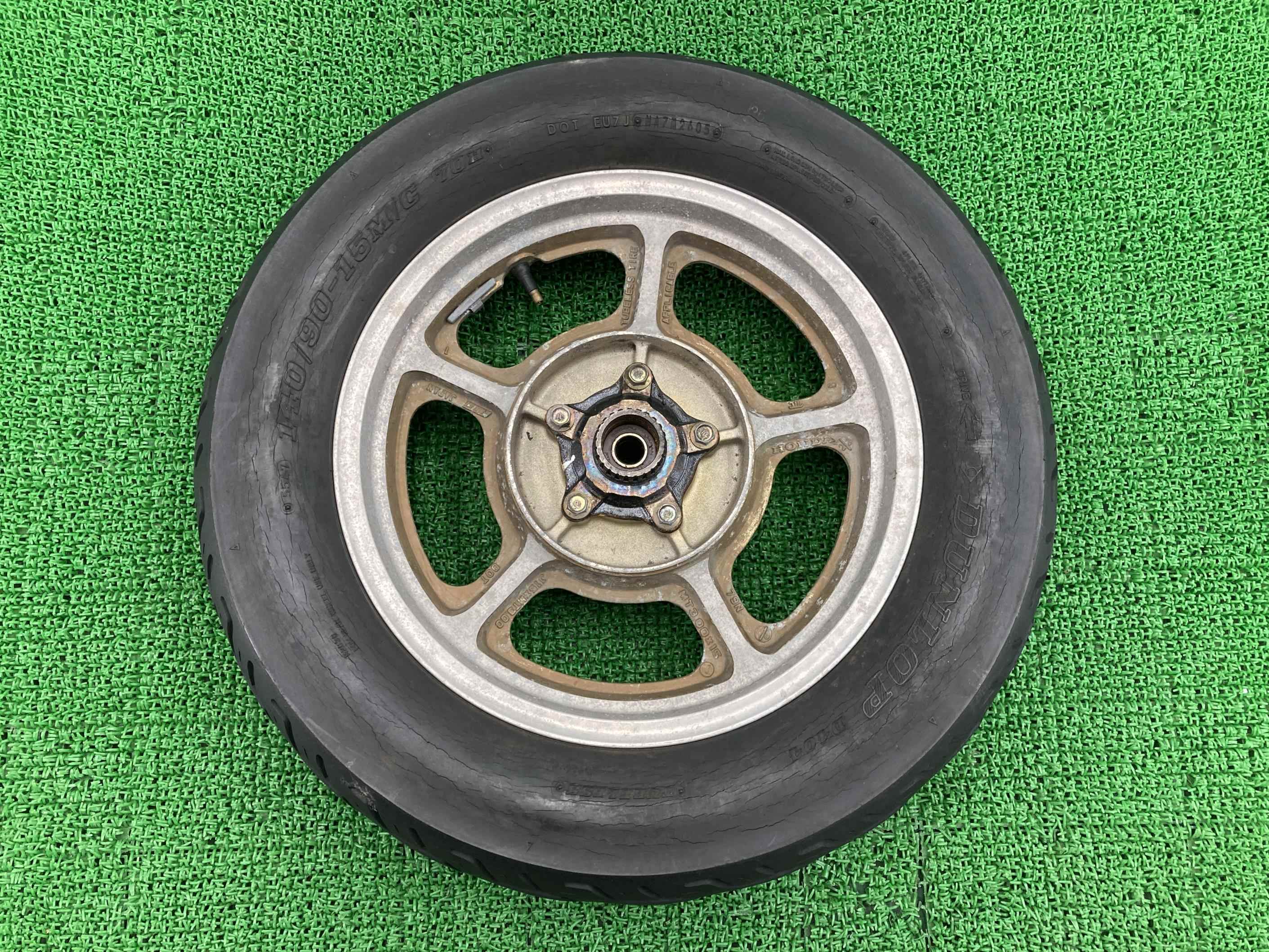 シャドウ750リアホイールホンダ純正バイク部品RC25-1000***15x3.00修復素材やノーマル戻しに車検Genuine【中古】 76