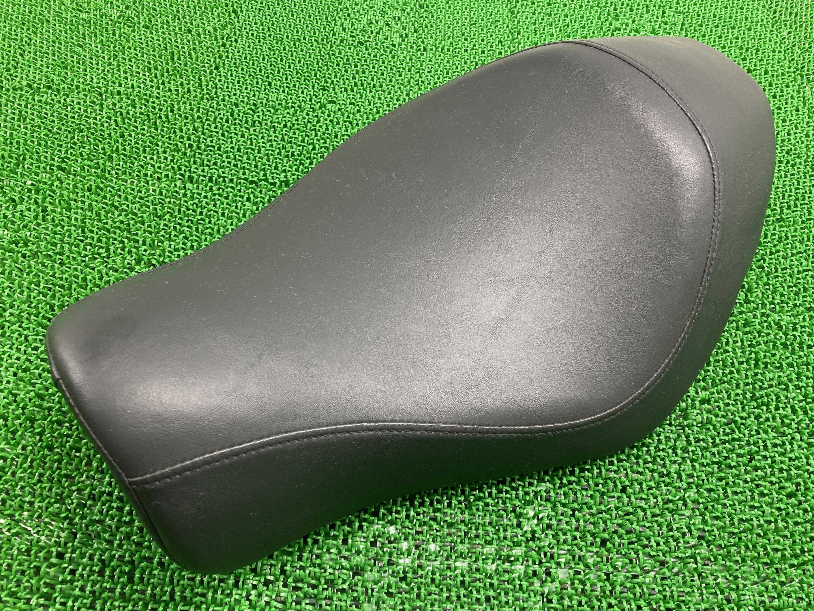 XL883Nシート5HD4LE2E8AC418***ハーレー純正バイク部品2010年式外しスポーツスターアイアンメインシートソロシート車検Genuine【中古】|ティーエスパーツ 店