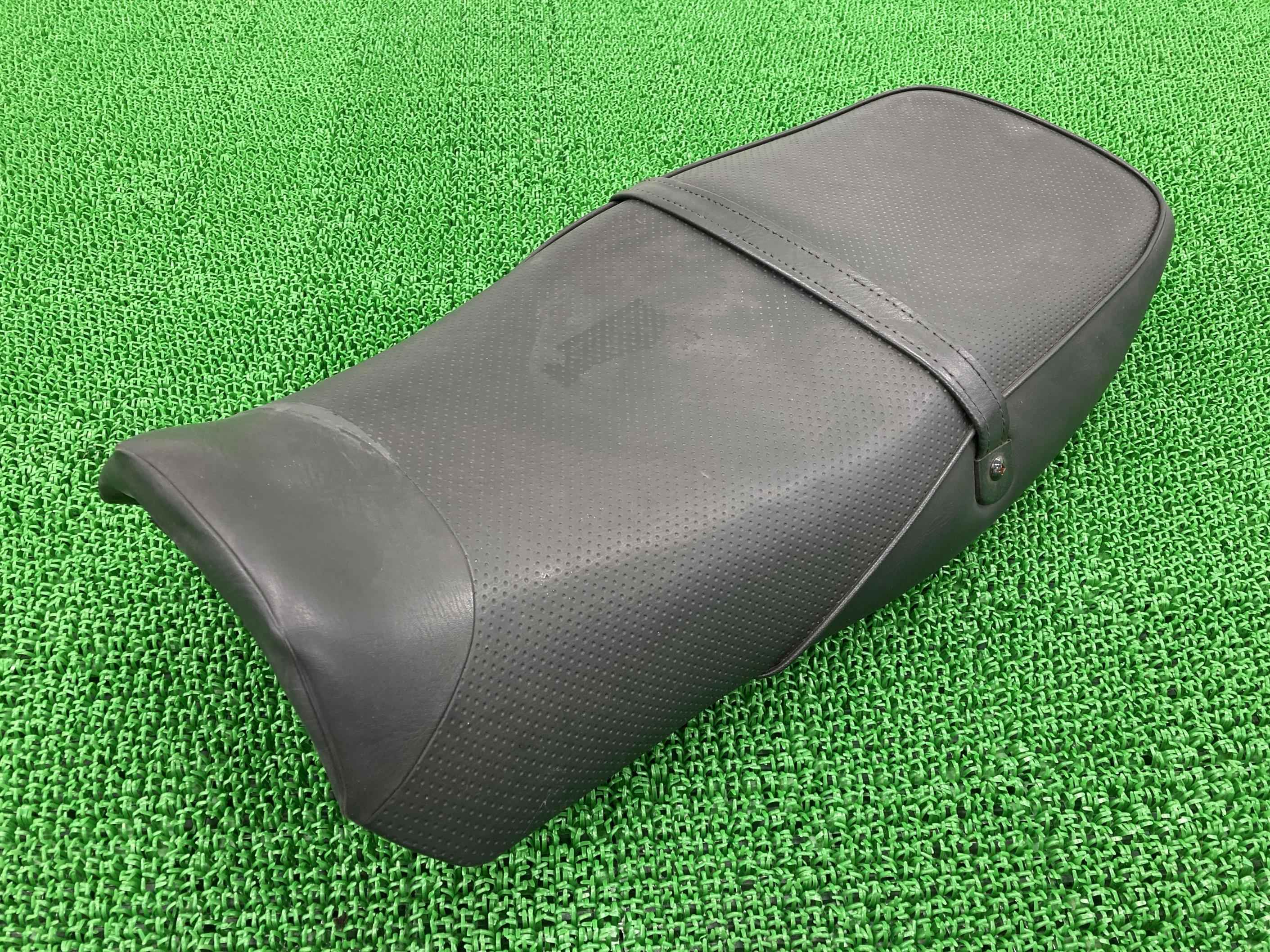XJR400R シート ヤマハ 純正 バイク 部品 RH02J-000*** 張り替えベースに 品薄 希少品 車検 Genuine 【中古】 39|ティーエスパーツ 店